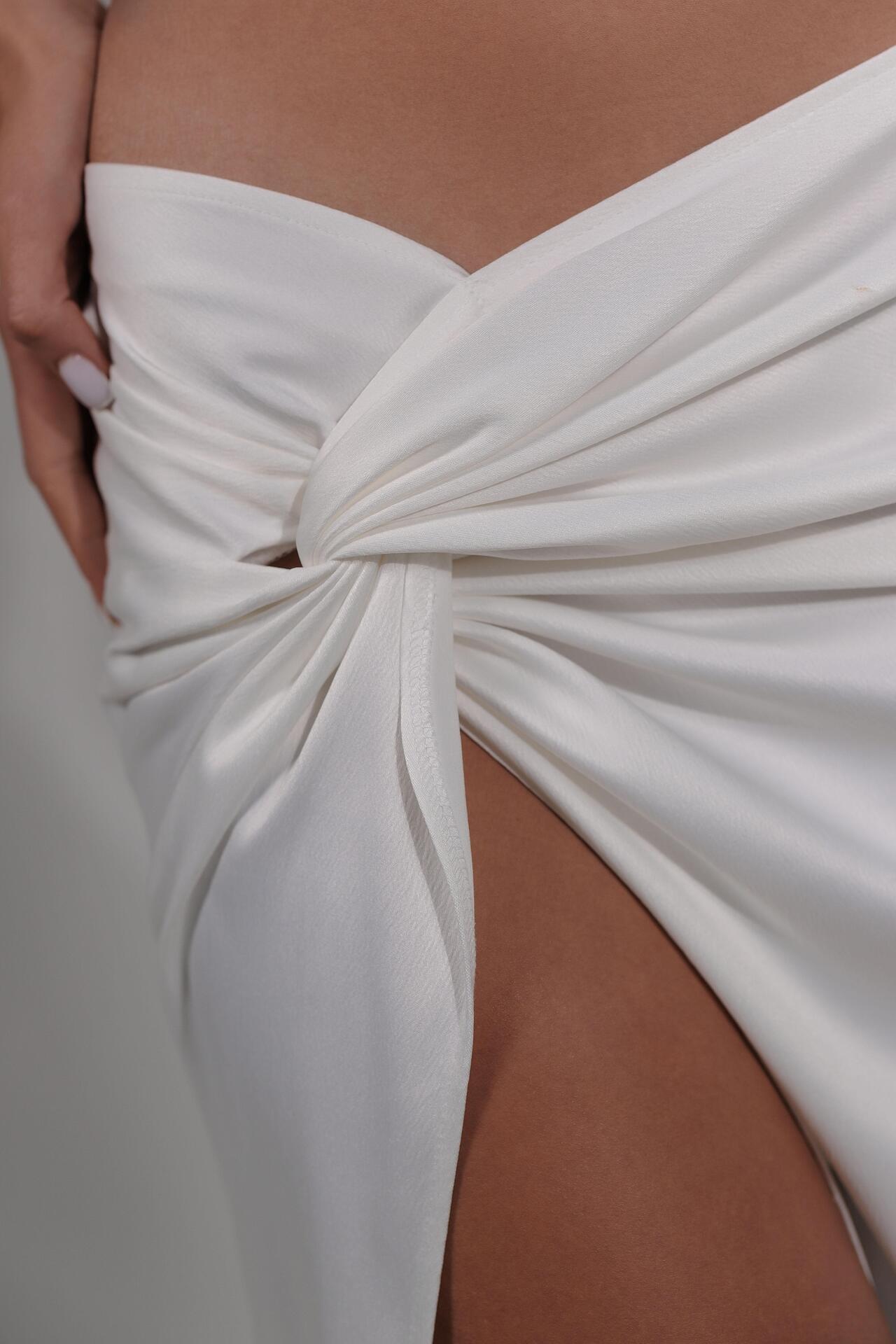 Tempting long skirt in white: Merida