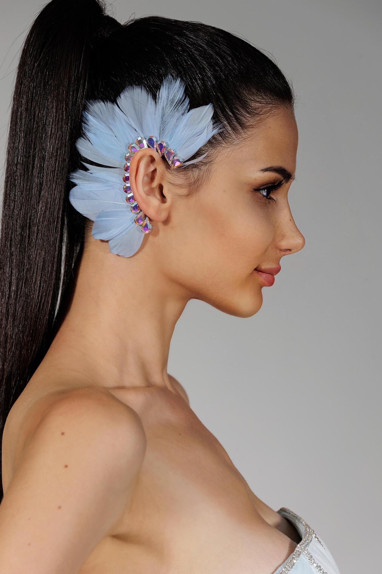 KAF: ear accessory with natural blue feathers