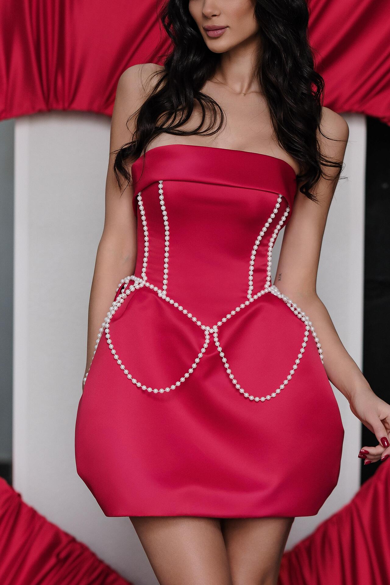 Short red dress made of American satin: Monelise