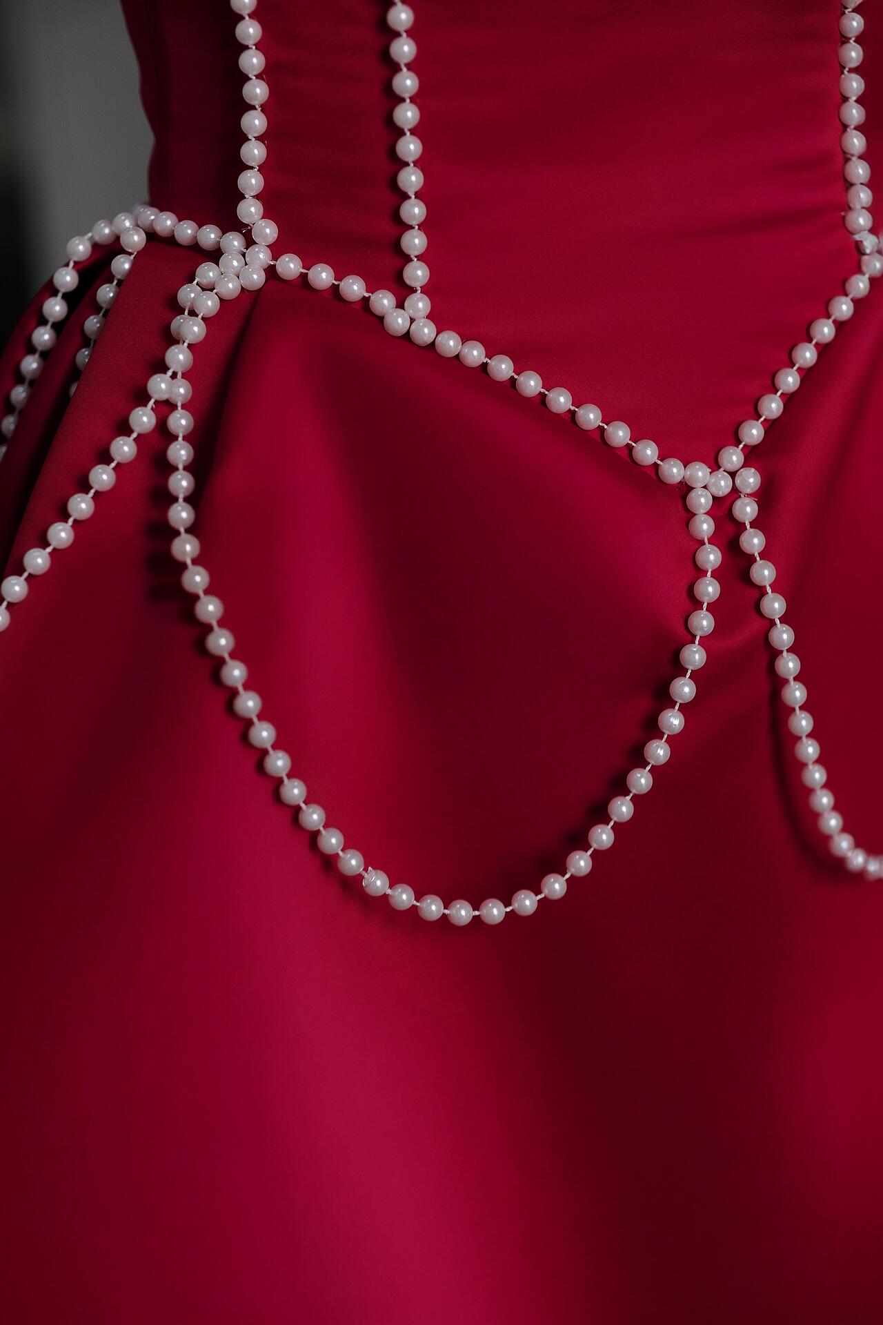 Short red dress made of American satin: Monelise