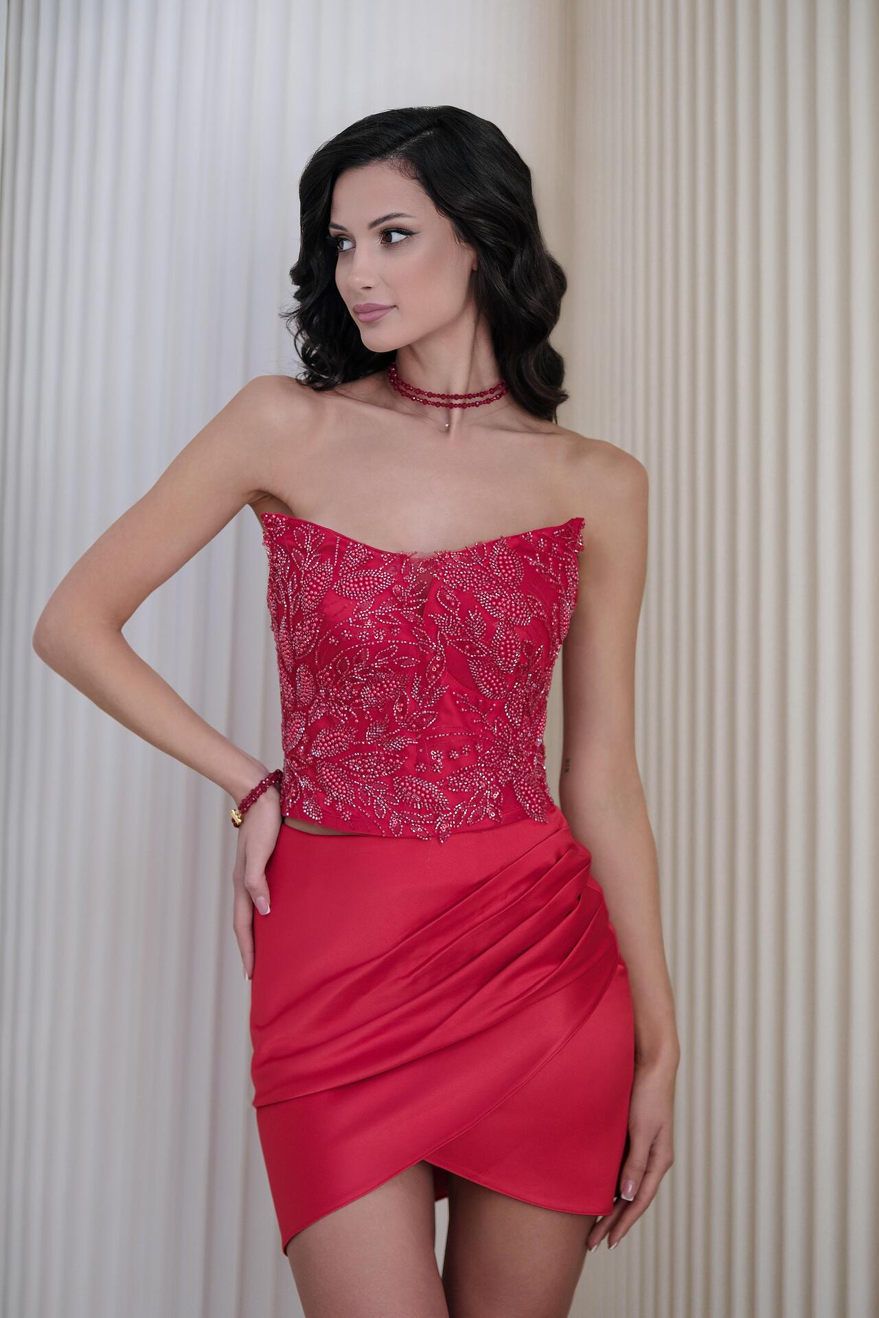Short skirt from premium collection in red: Lerra