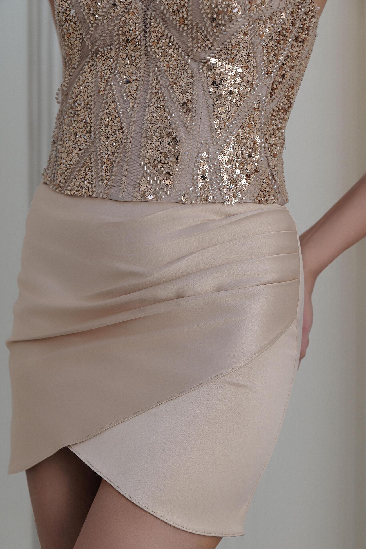 Premium collection short skirt in cream: Lerra