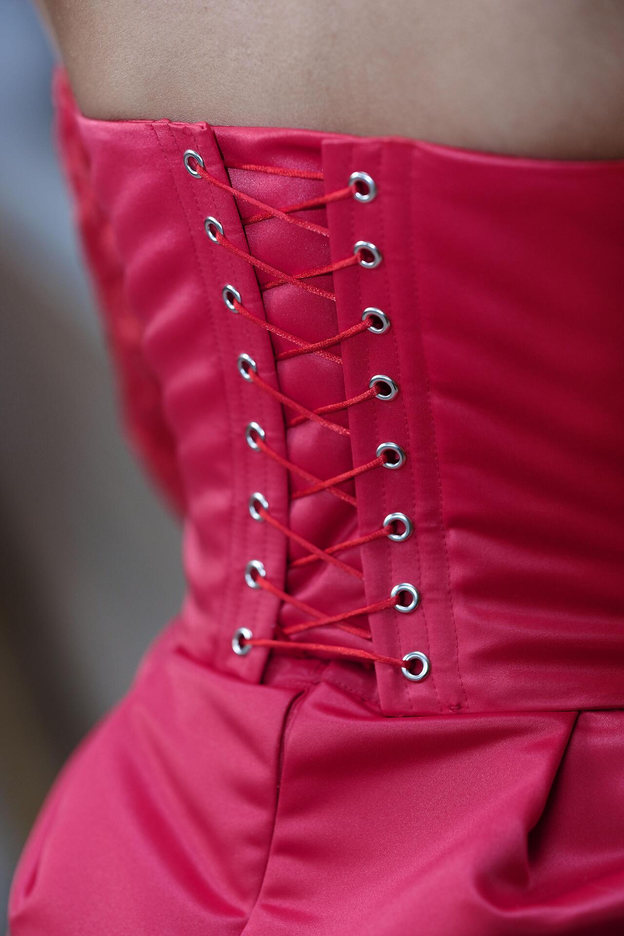 Short dress with sleeves in red: Valencia
