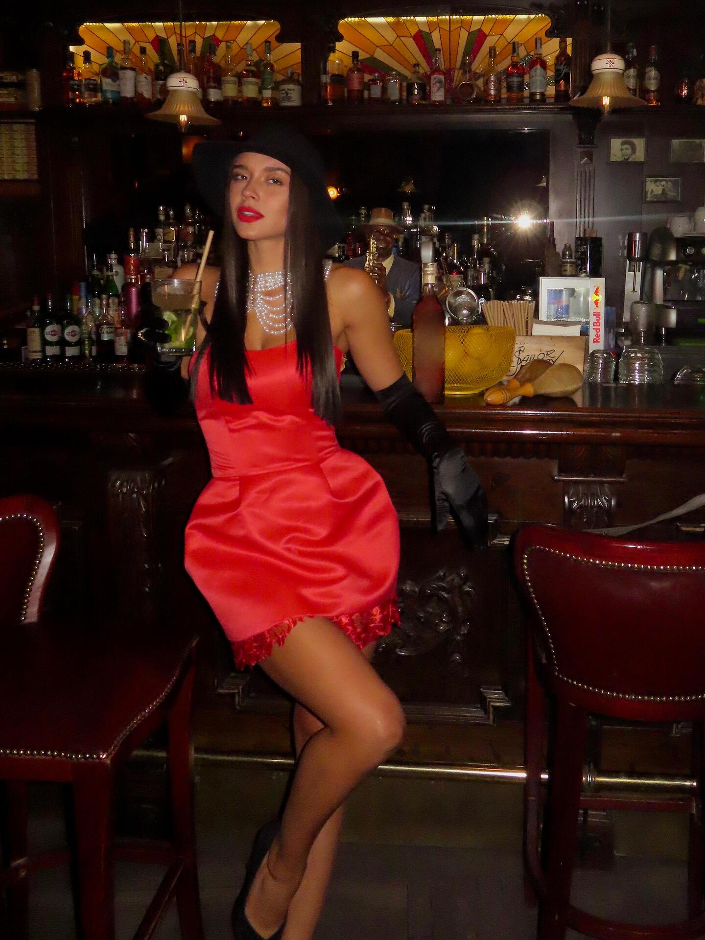 Short dress with sleeves in red: Valencia