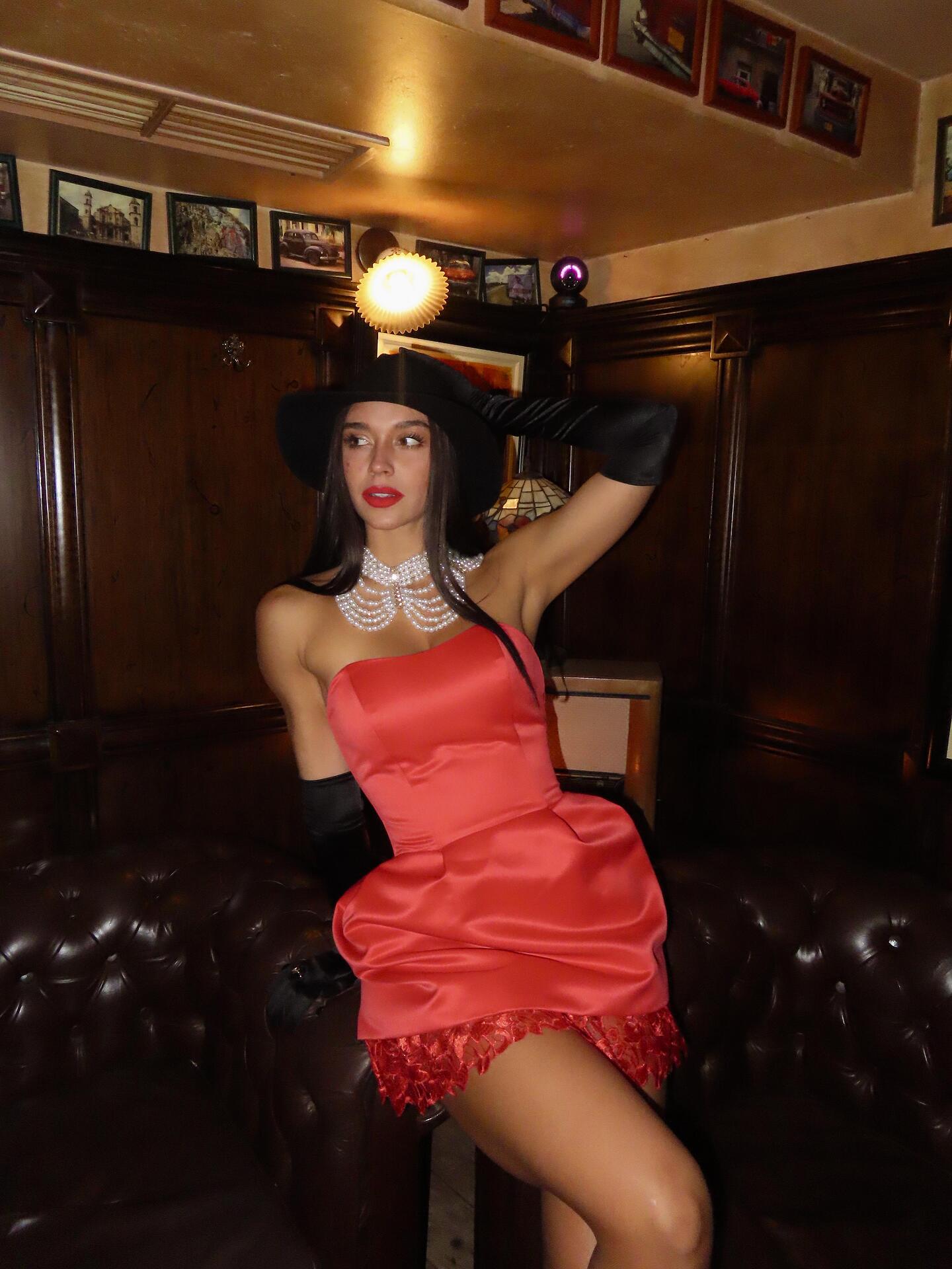 Short dress with sleeves in red: Valencia