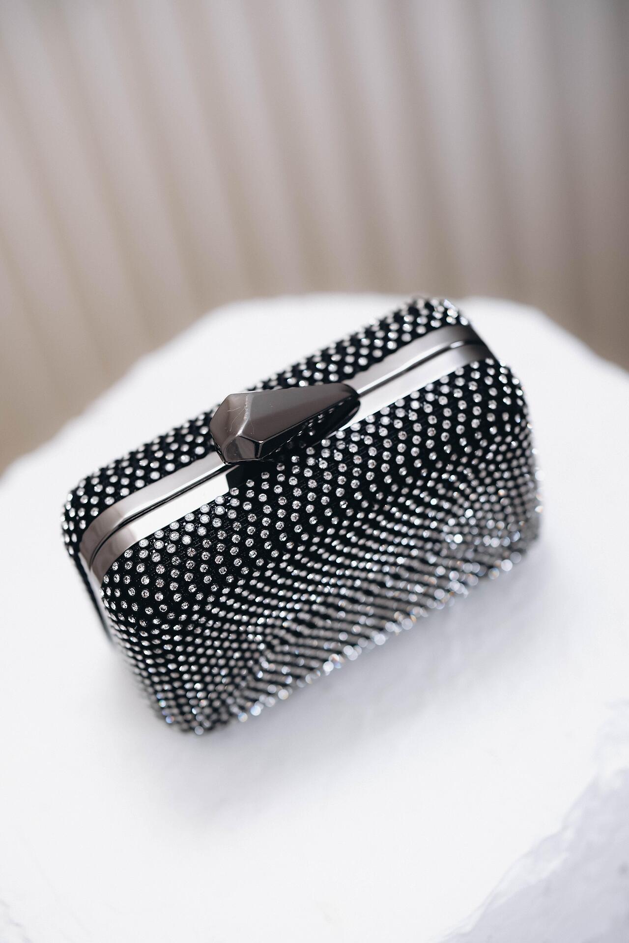 Clutch bag in dark gray: Lumière