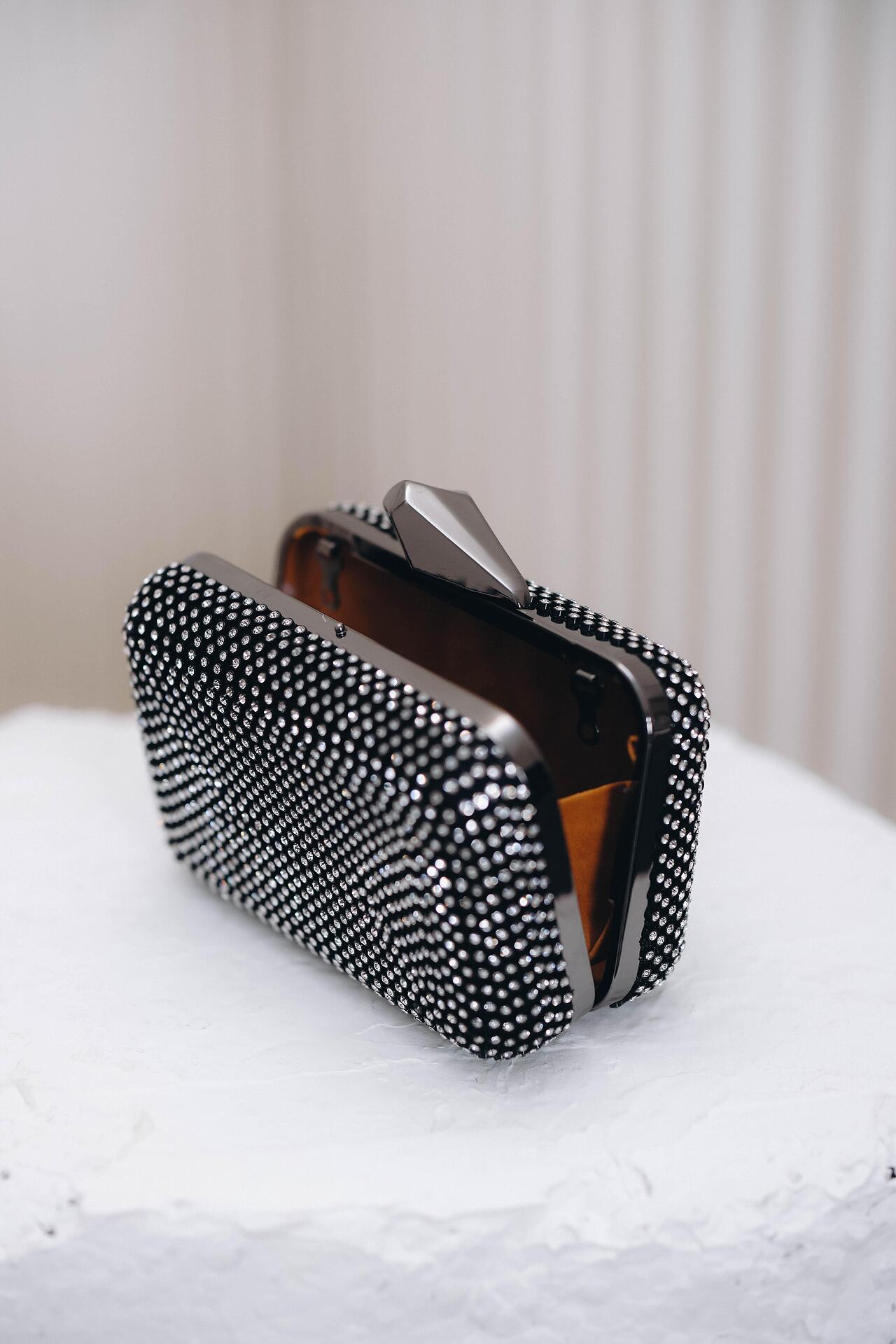 Clutch bag in dark gray: Lumière