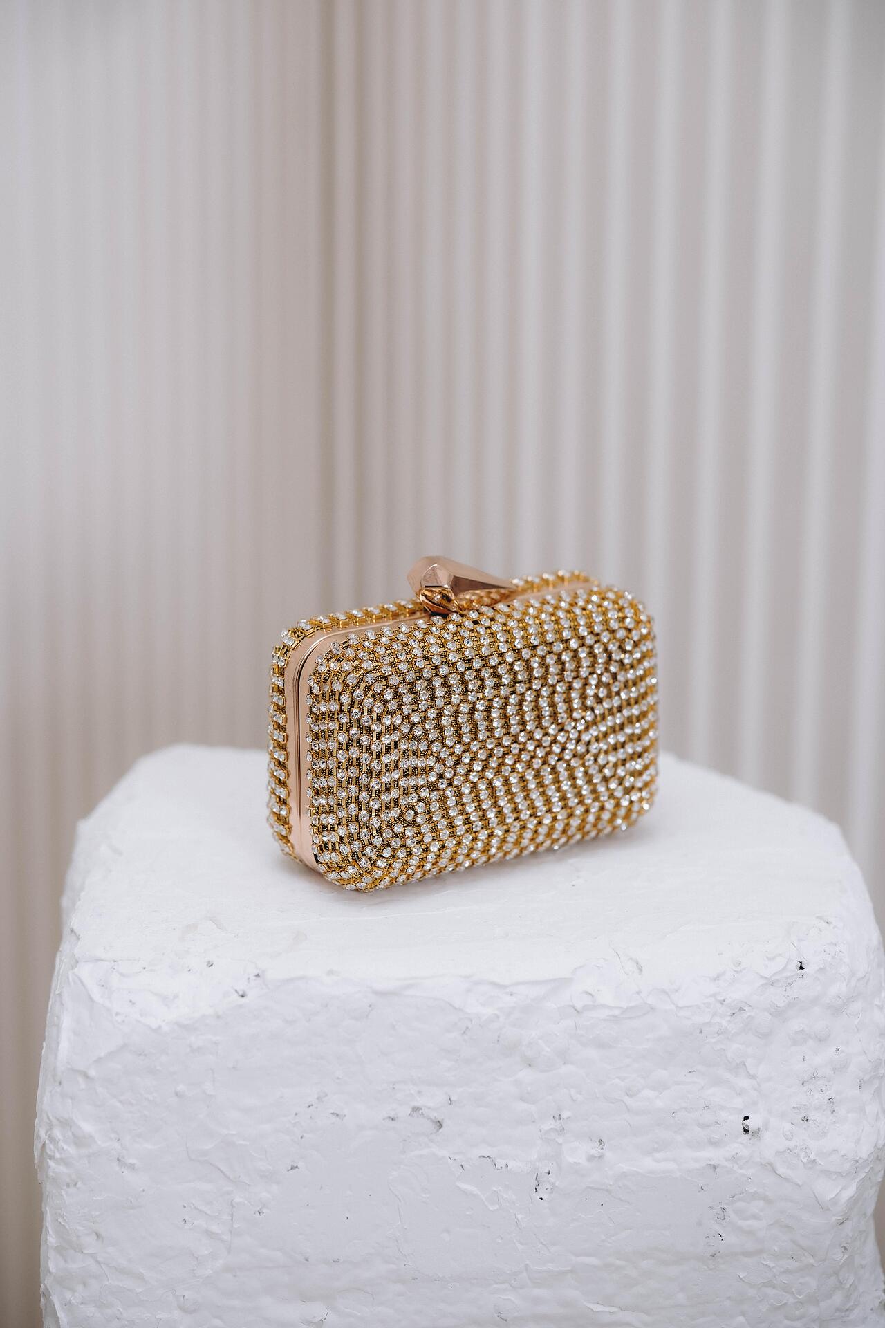 Clutch bag in gold: Lumière