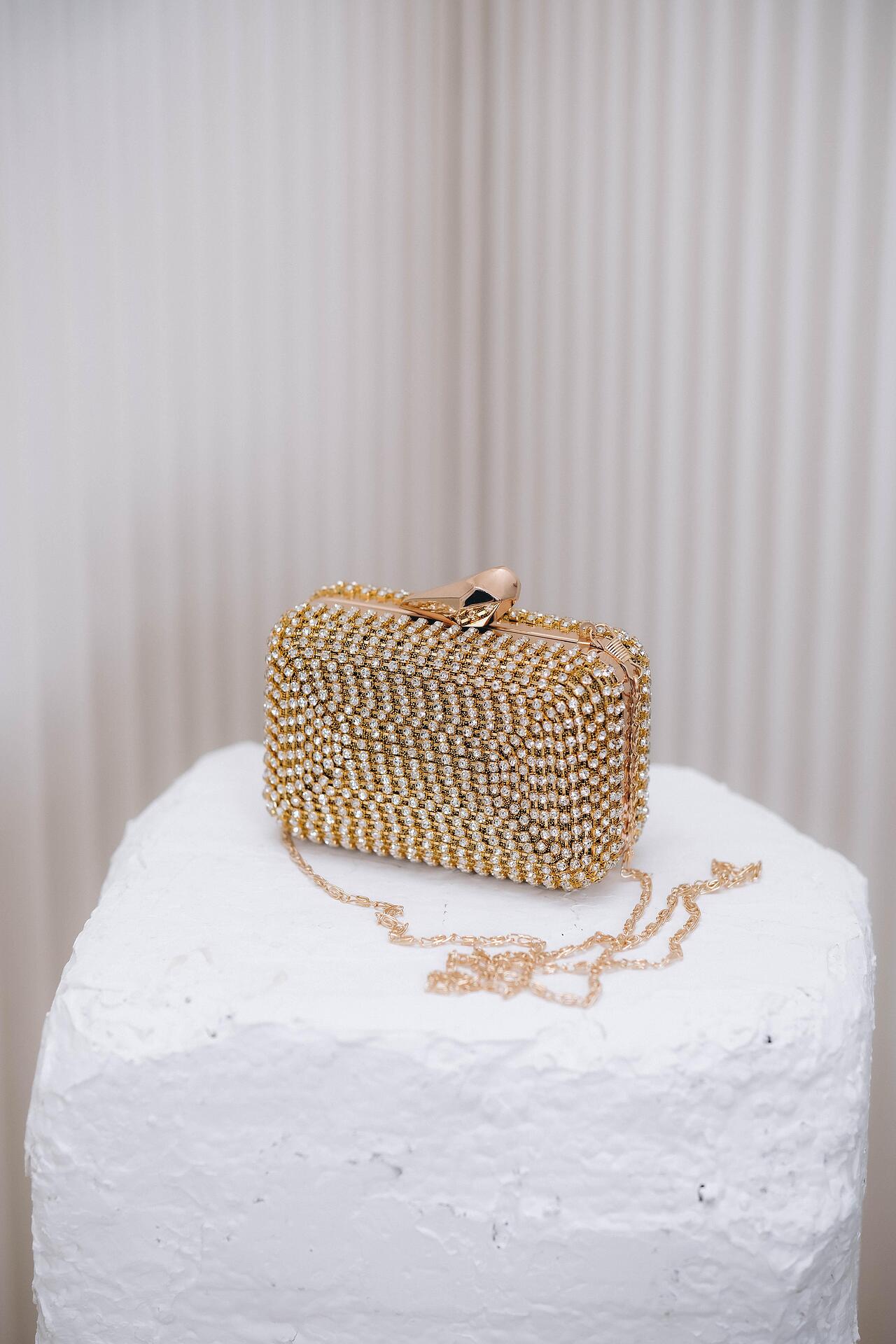 Clutch bag in gold: Lumière