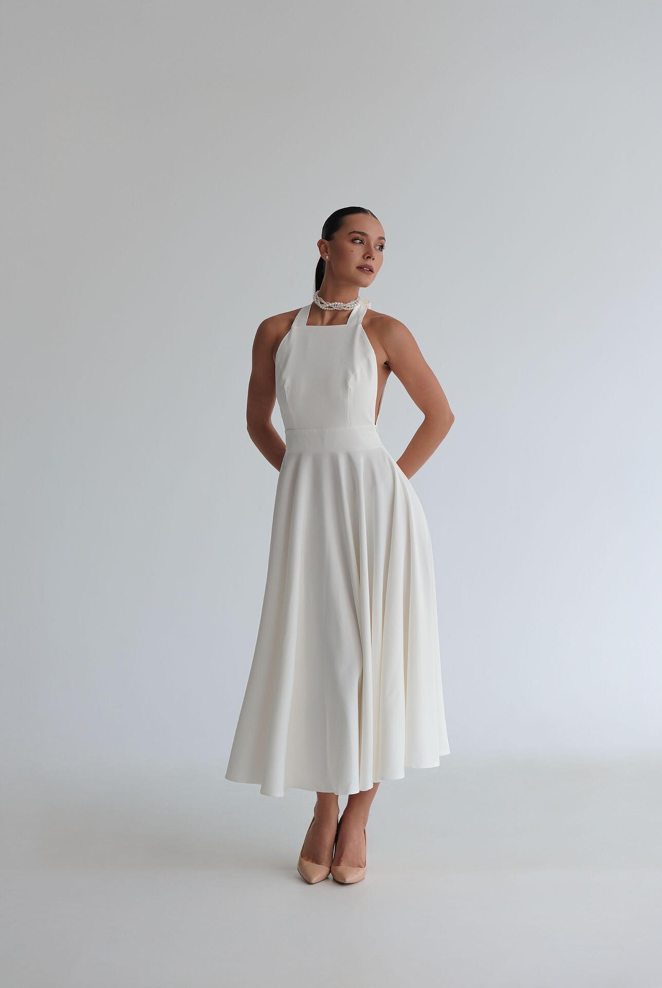 Classic long dress in white: Reverie