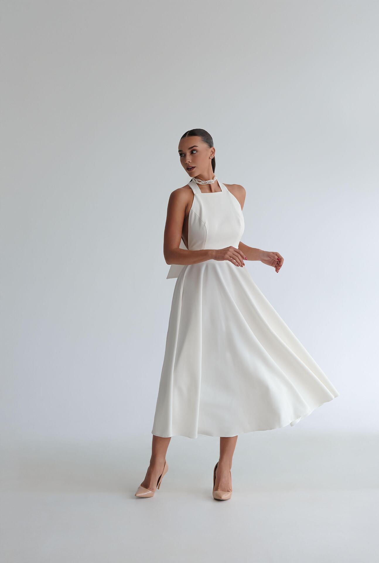 Classic long dress in white: Reverie
