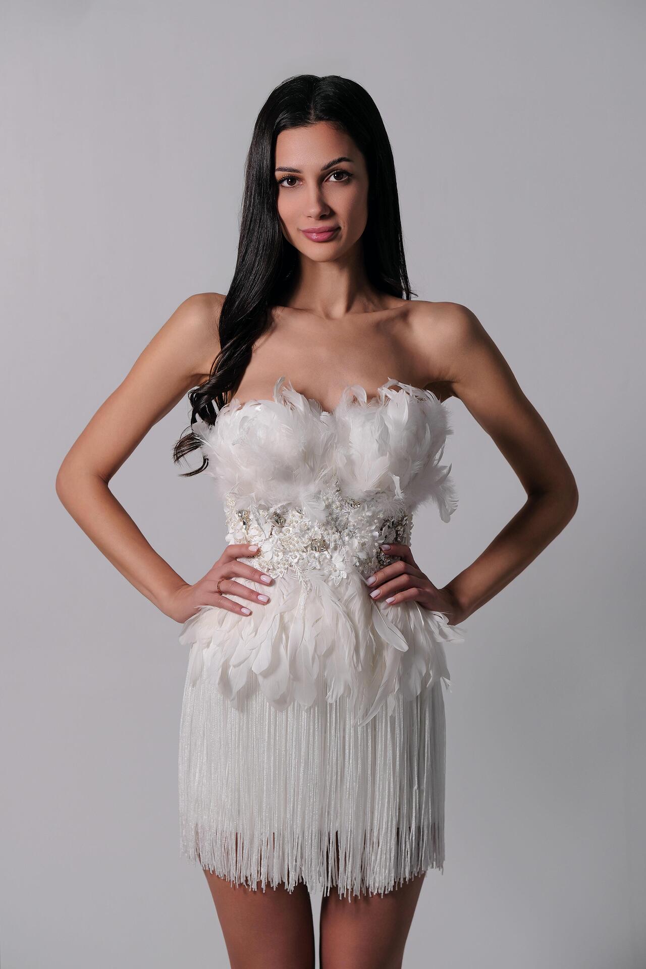 Cocktail dress: Plumes