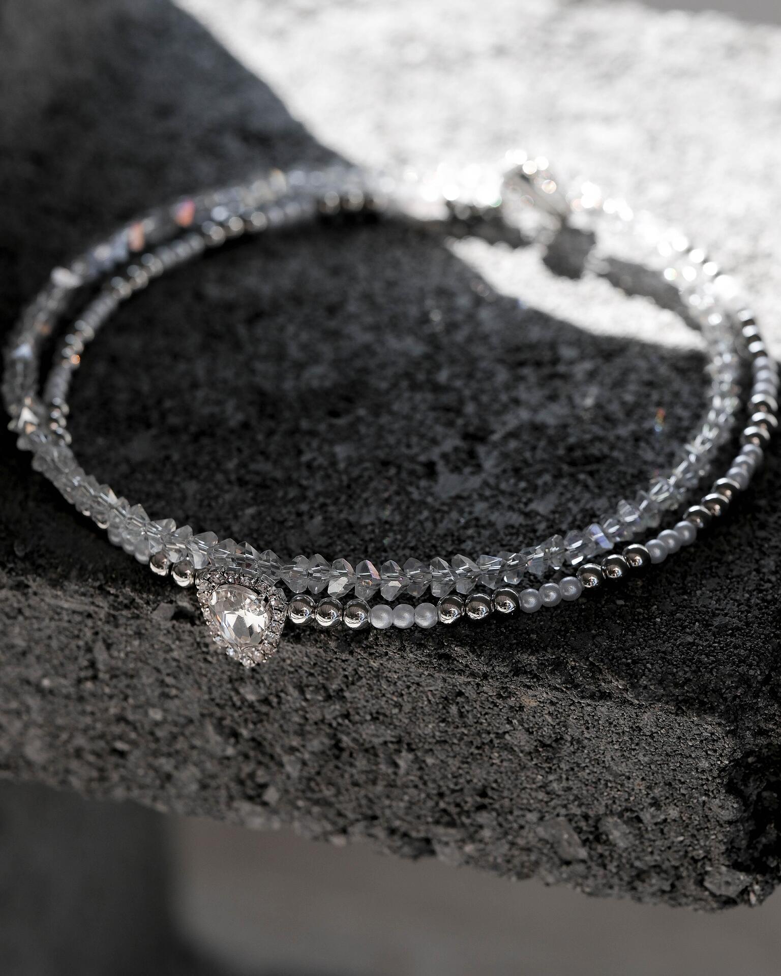 Necklace with beads and a voluminous stone: I am