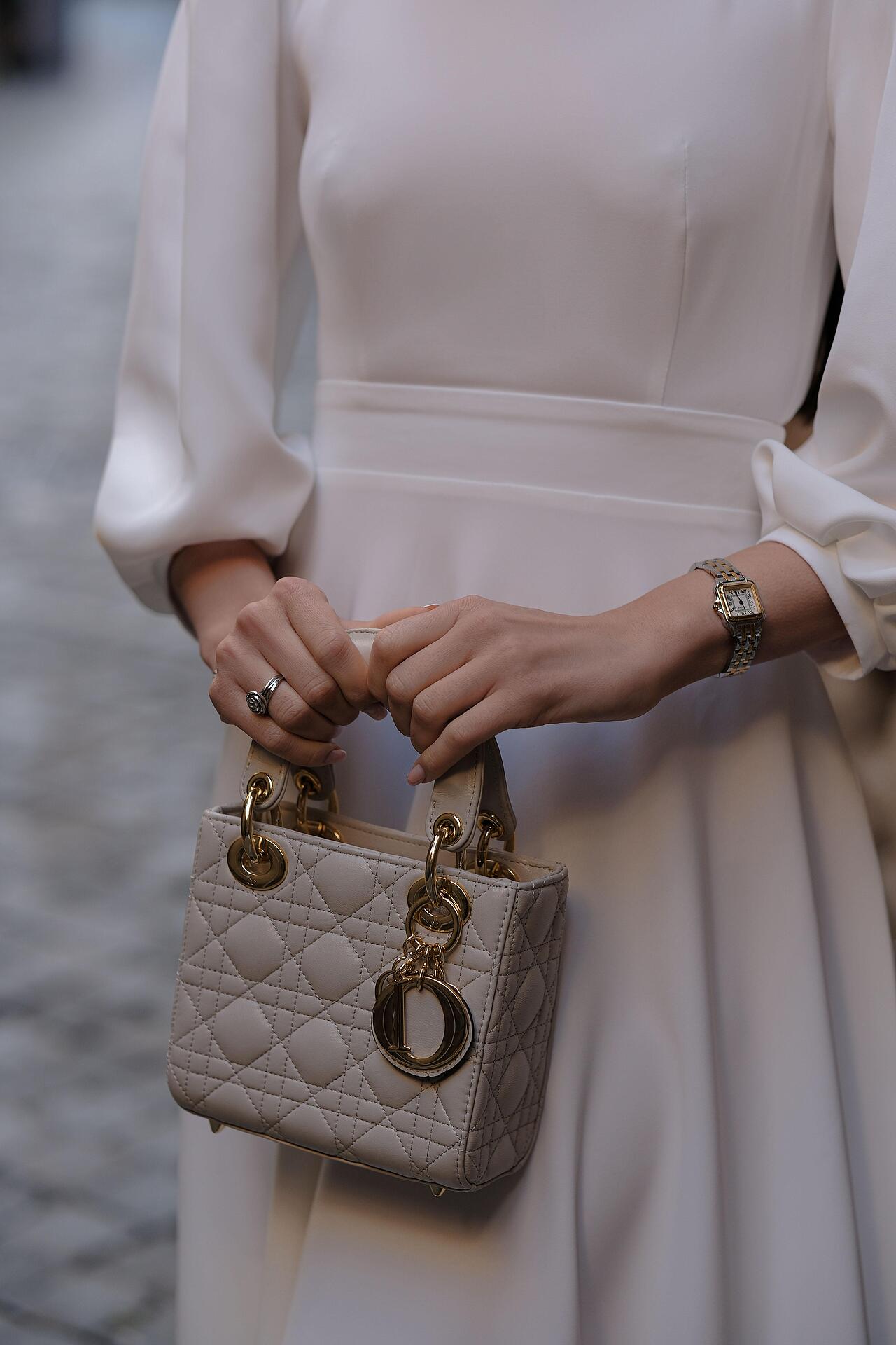 Comfortable dress: White Melody 