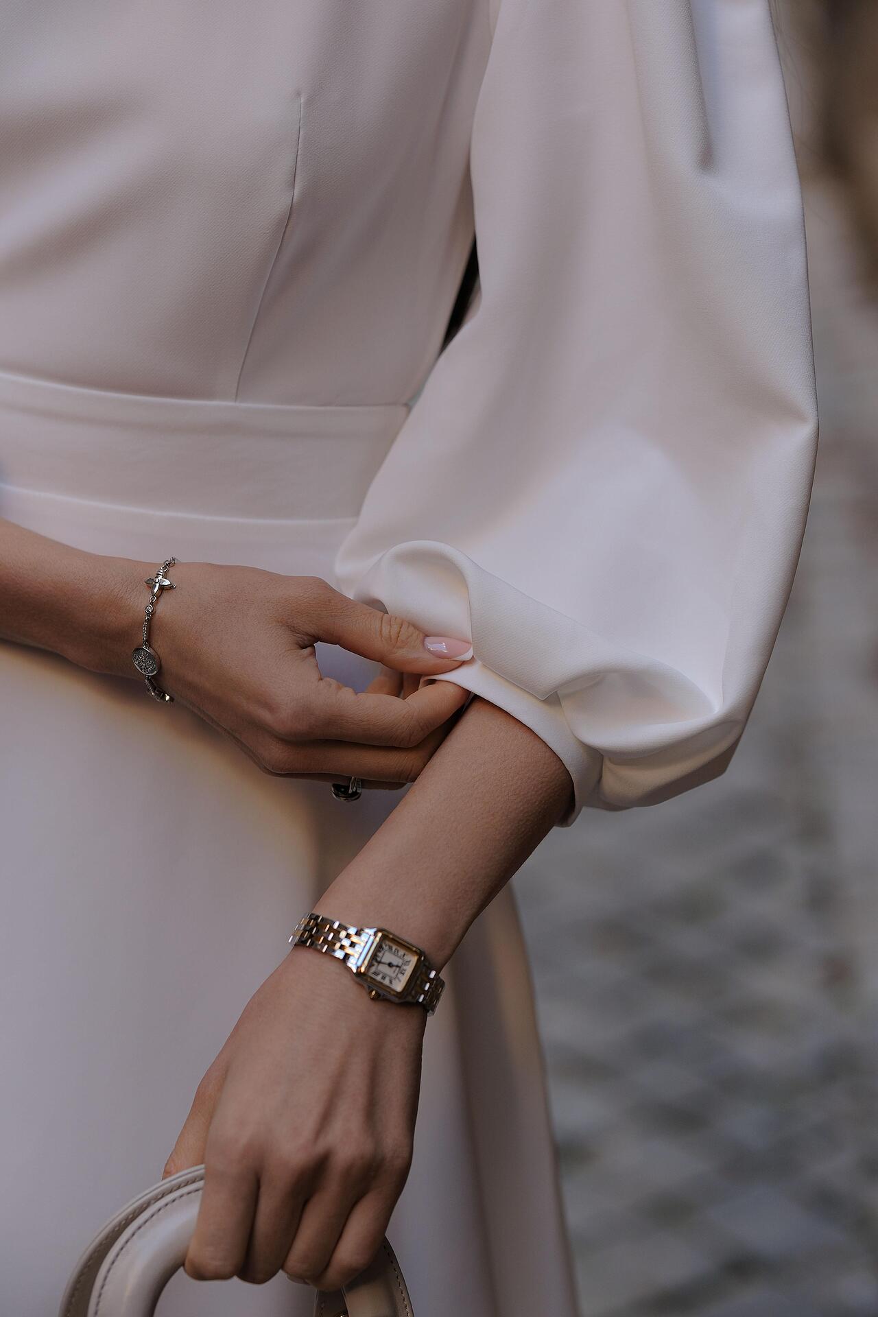 Comfortable dress: White Melody 
