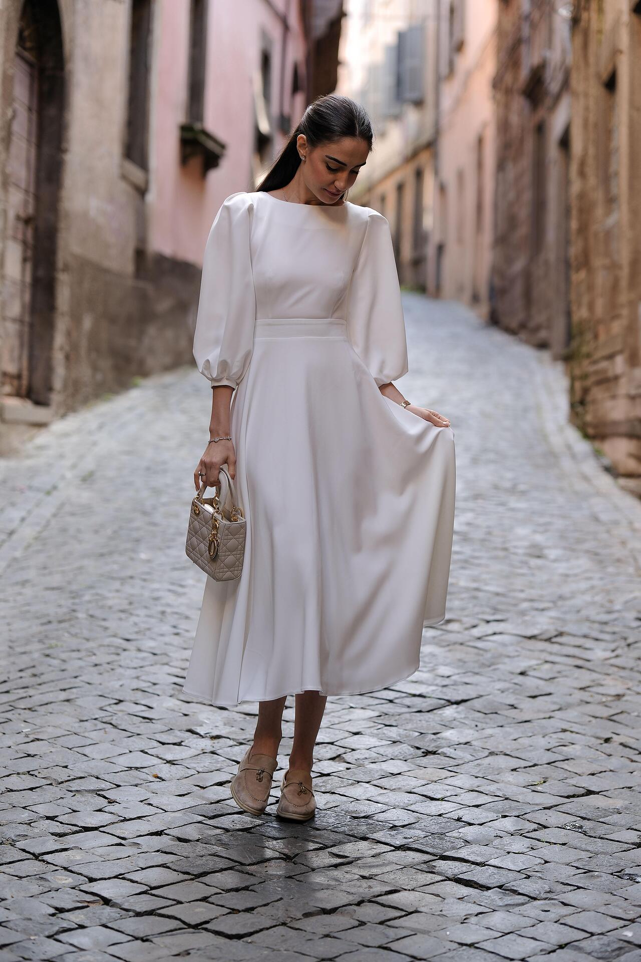 Comfortable dress: White Melody 