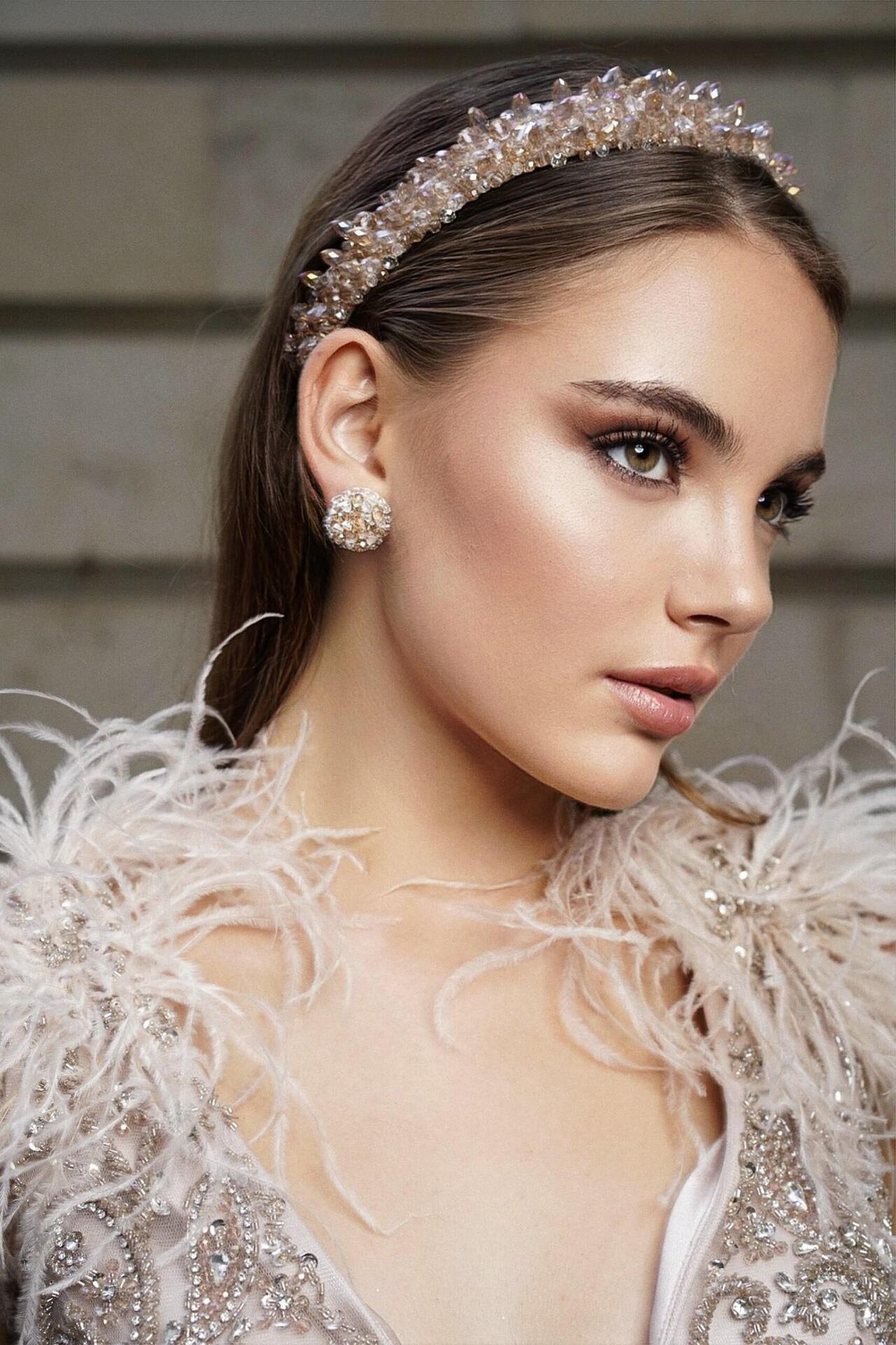 Set: Beige Tiara and Earrings