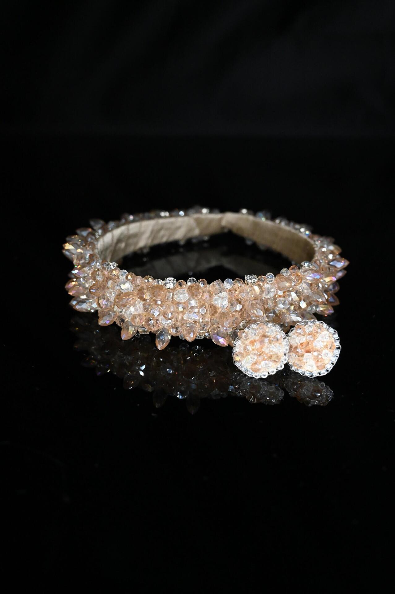 Set: Beige Tiara and Earrings