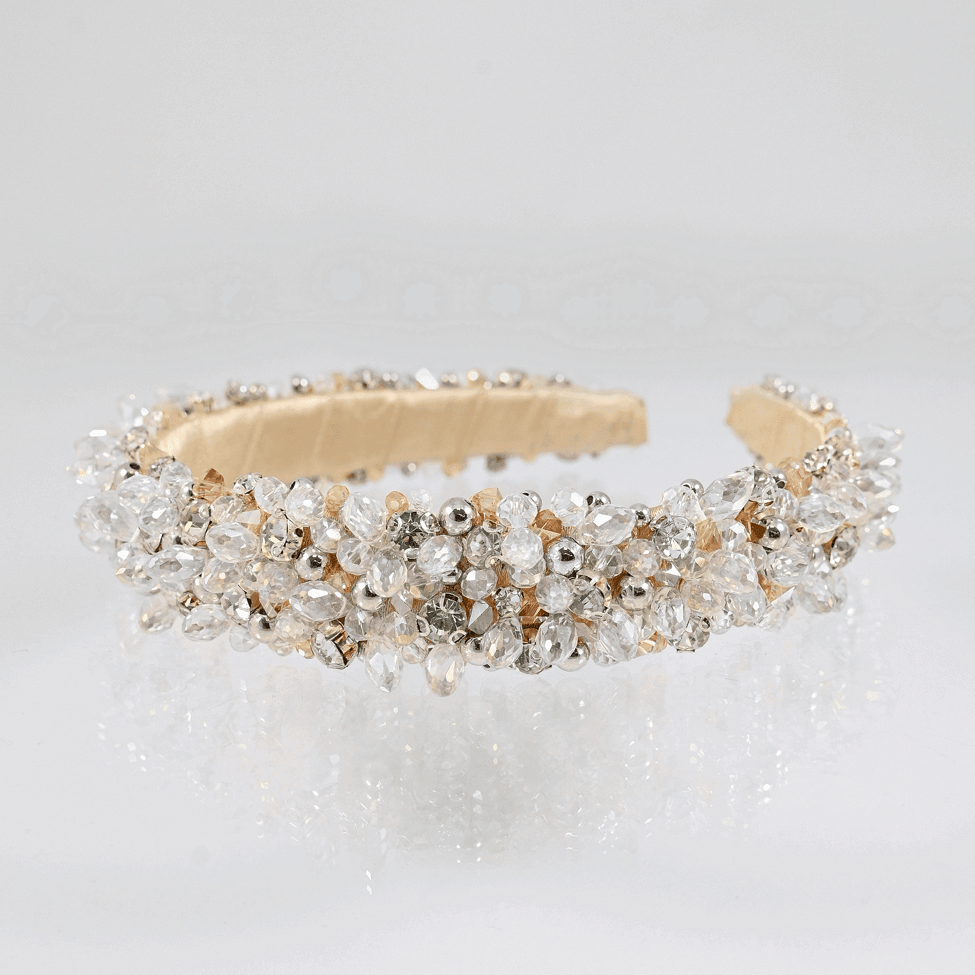 Set: tiara and earrings