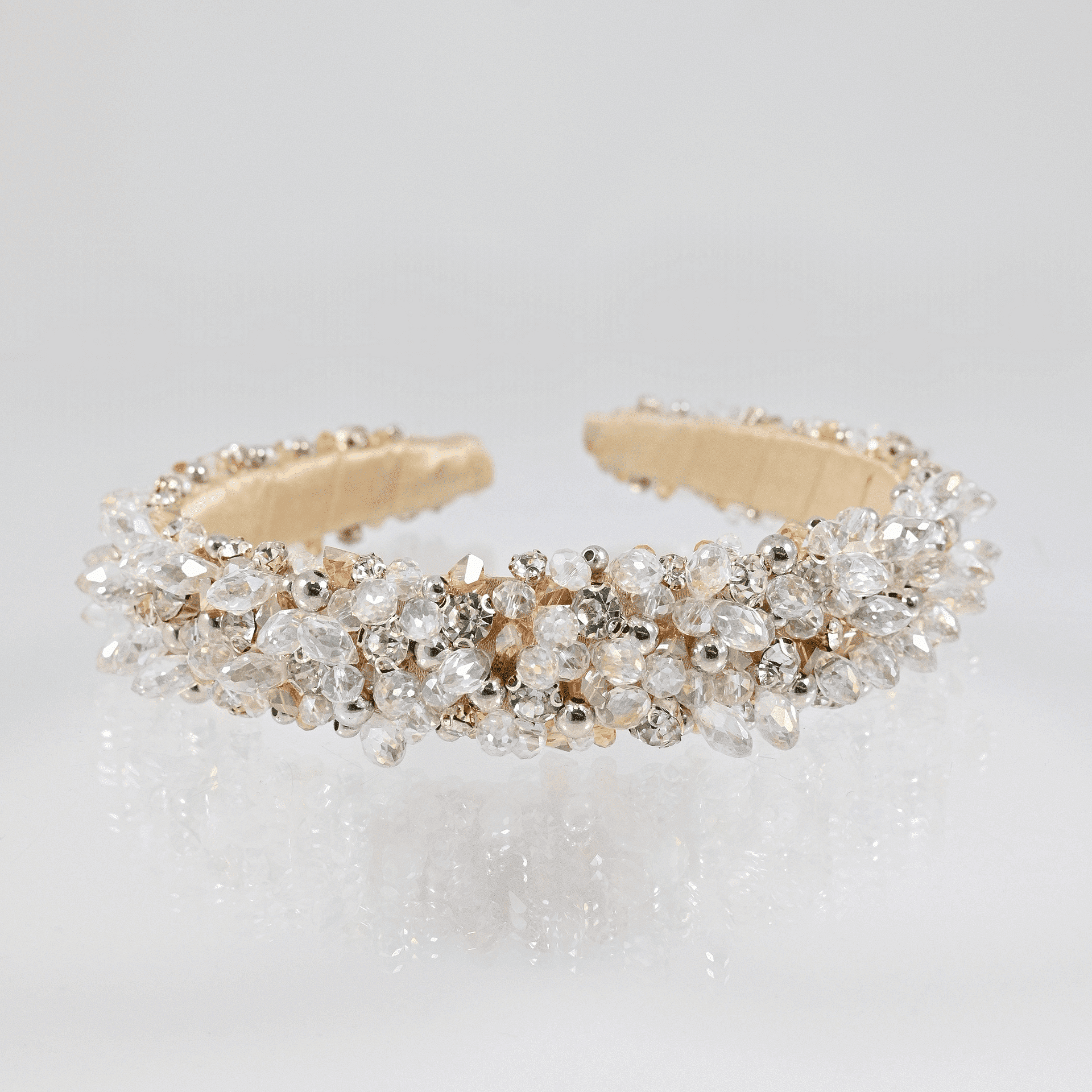 Set: tiara and earrings