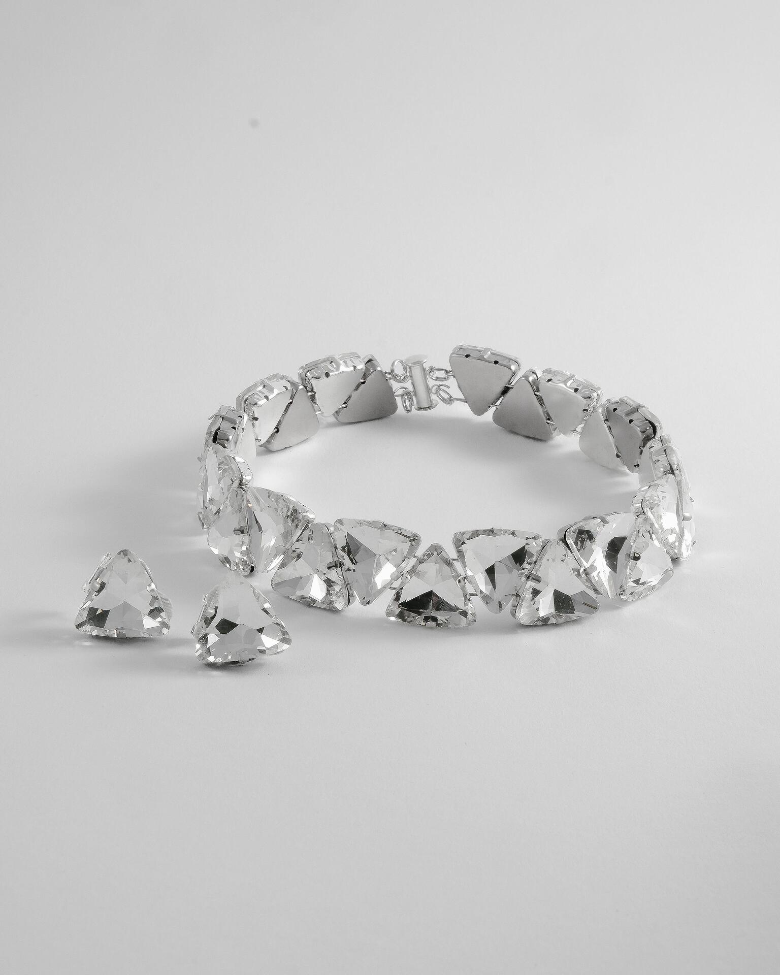 Jewelry set with stones: Random