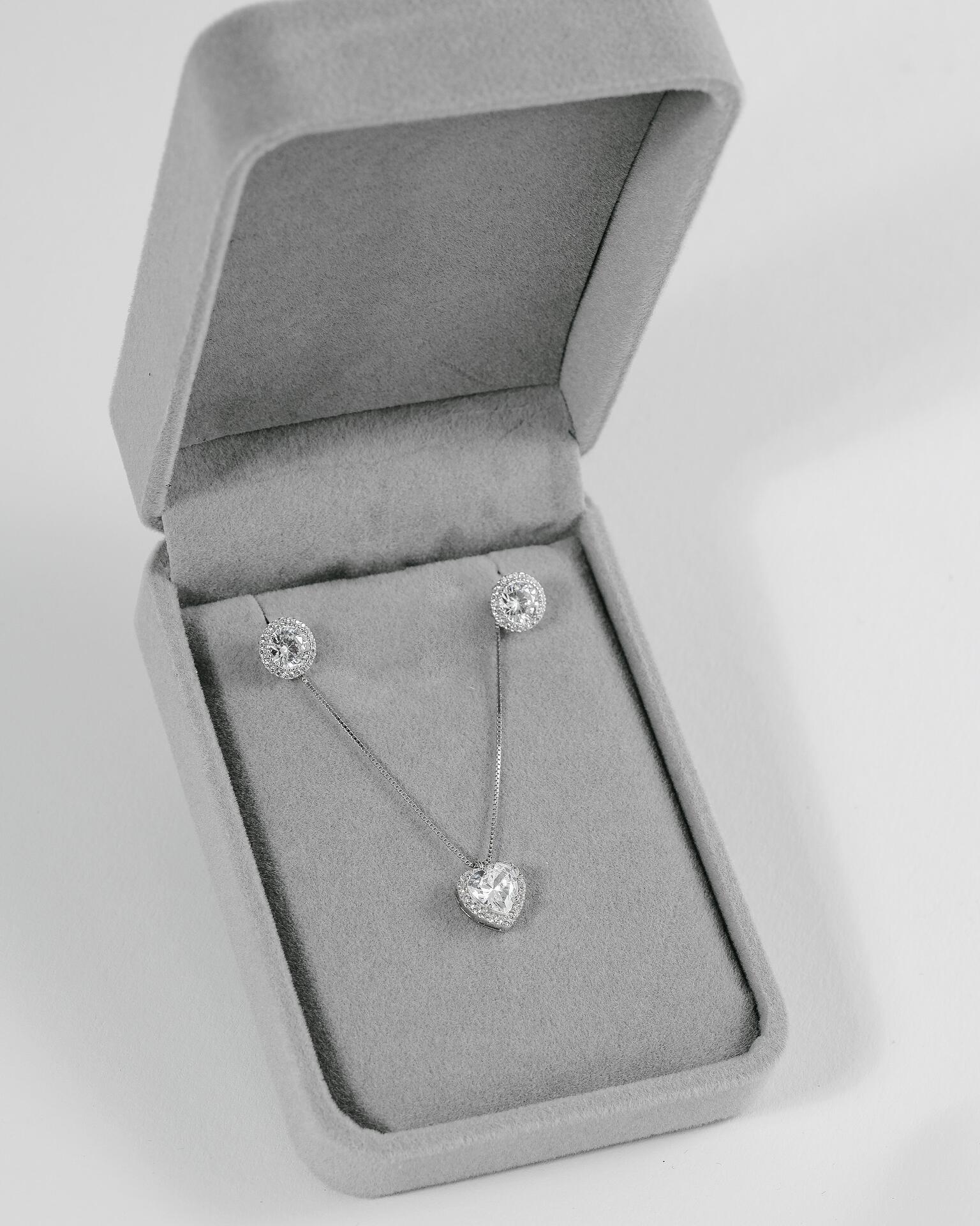 Necklace and earrings set: Glam