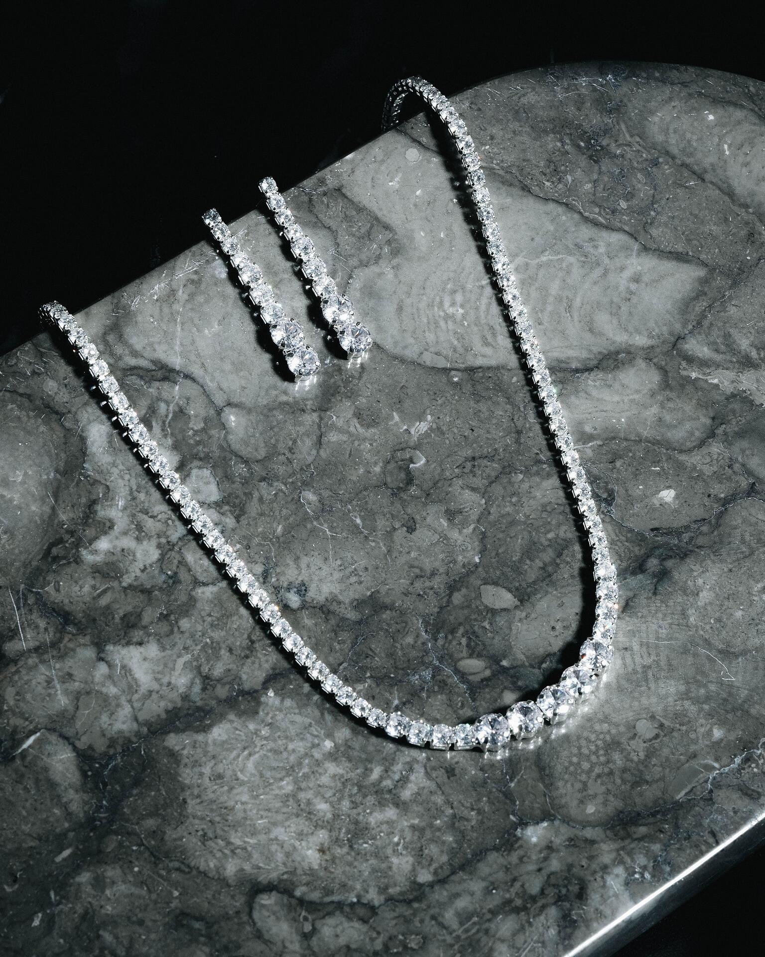 Necklace and earrings set: Modern
