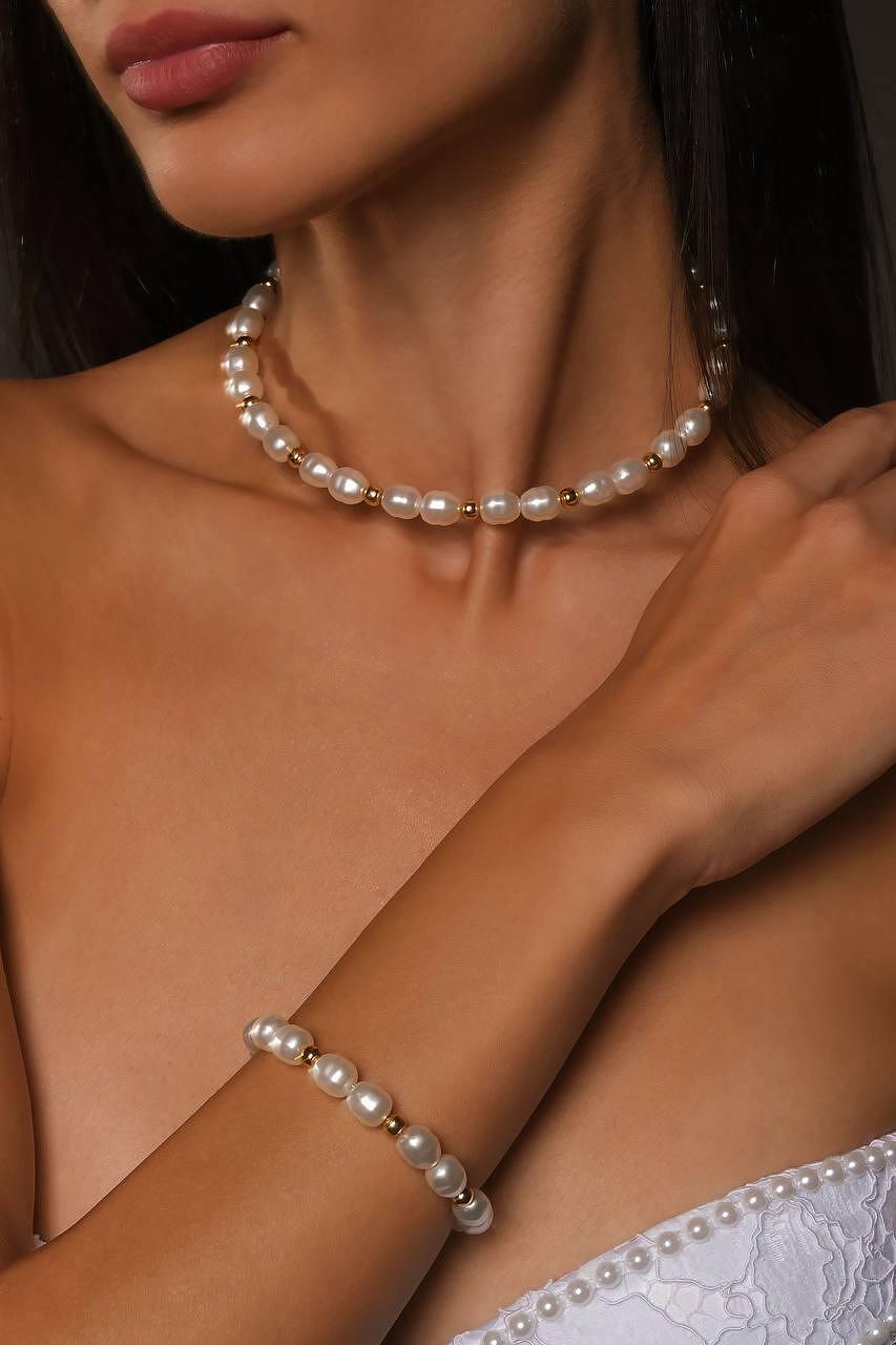 Pearl necklace and bracelet set 