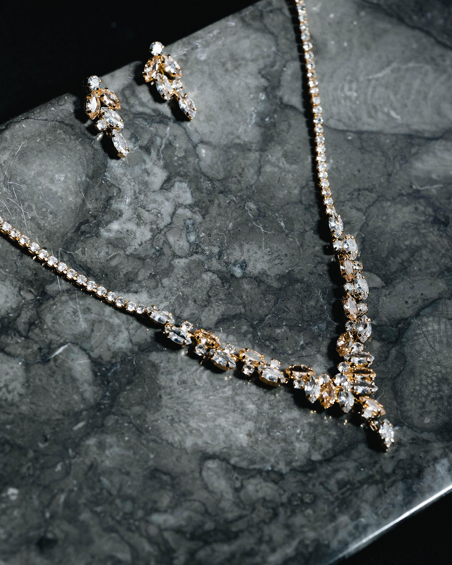 Necklace and earrings set: Melie