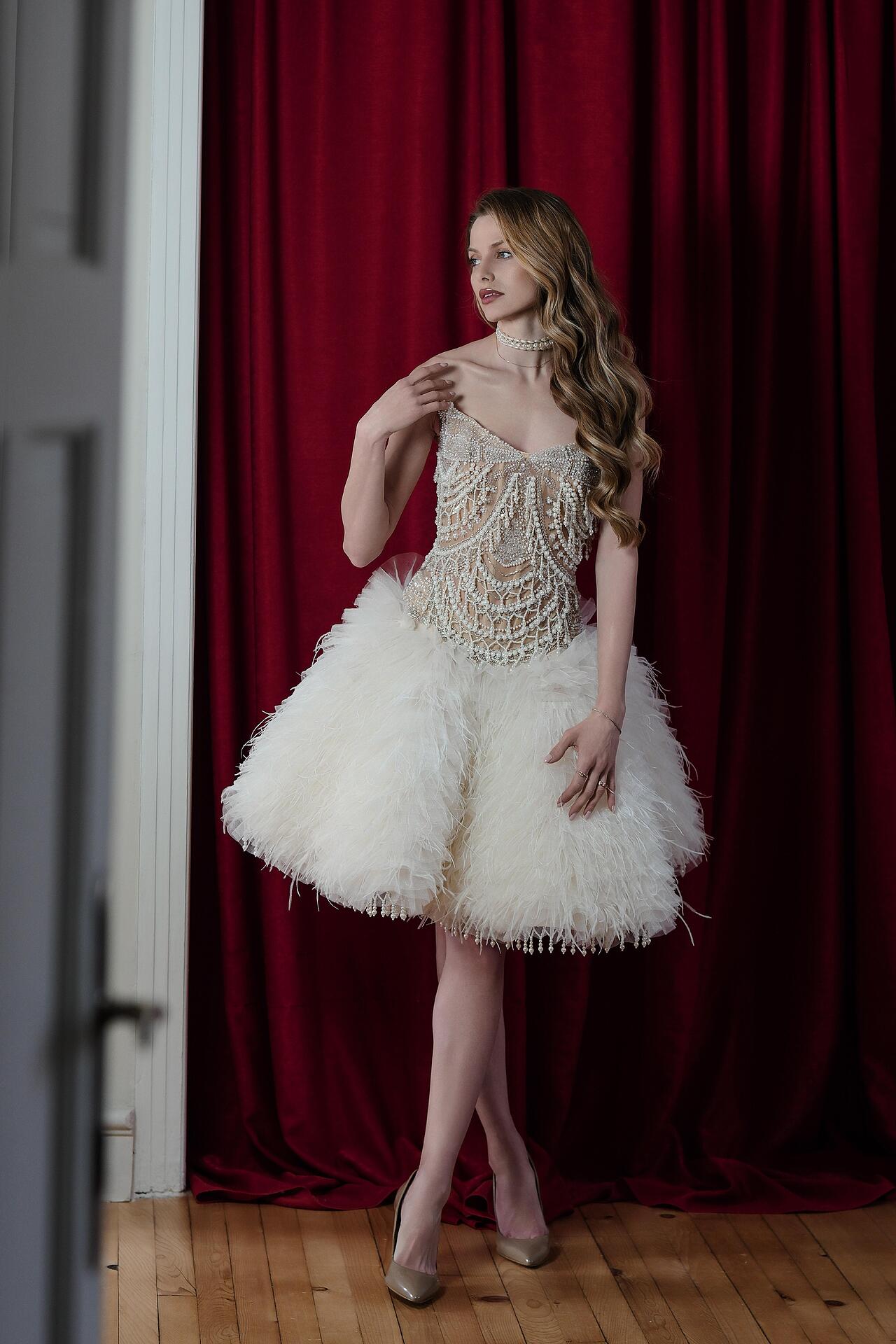 Corset and skirt set with ostrich feathers and tulle: Alize