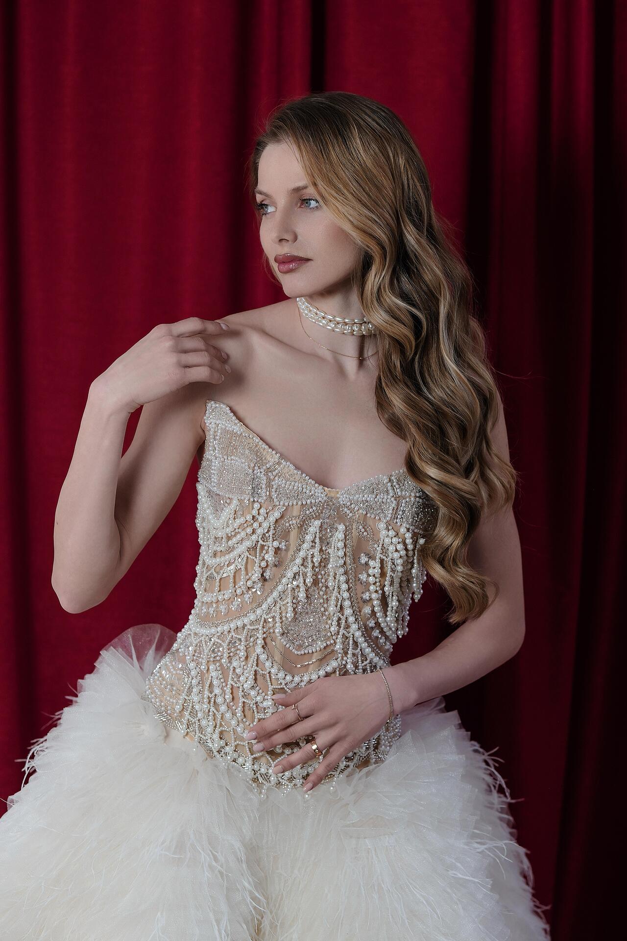 Corset and skirt set with ostrich feathers and tulle: Alize