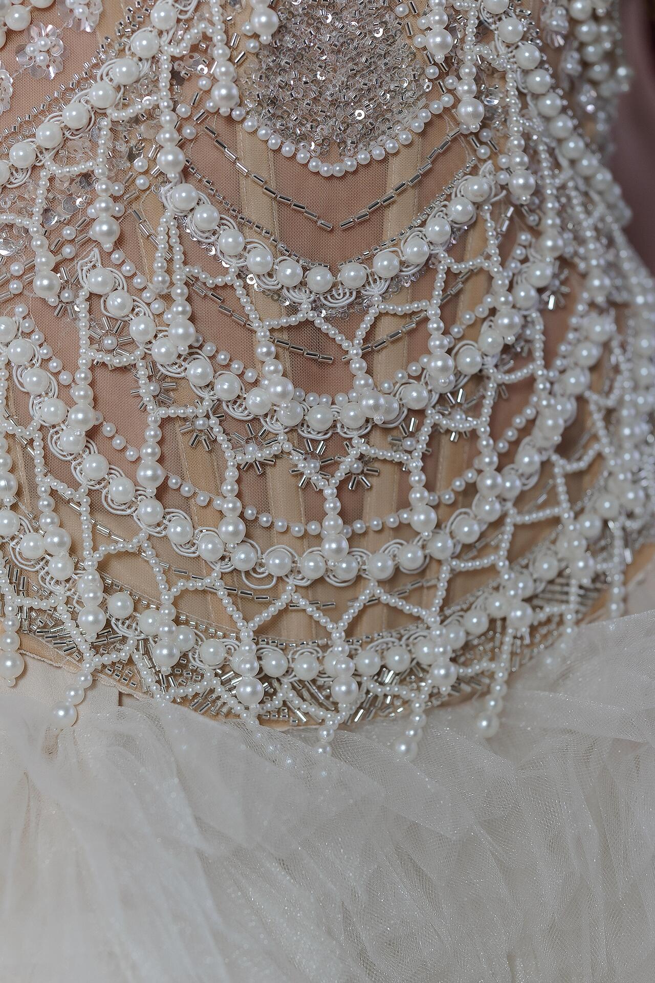 Corset and skirt set with ostrich feathers and tulle: Alize