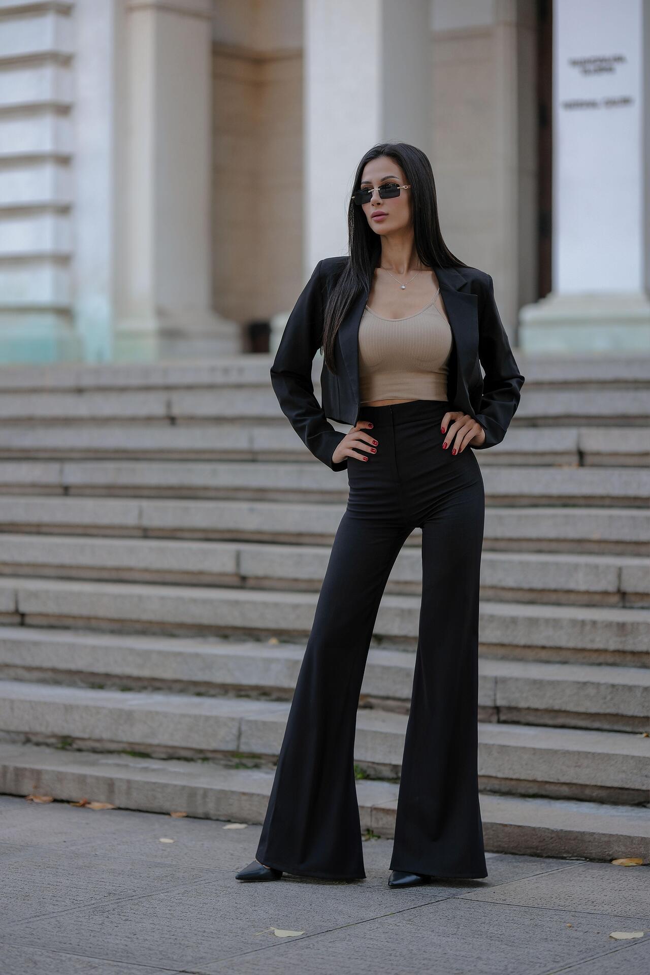 Two-piece suit in black: Prime