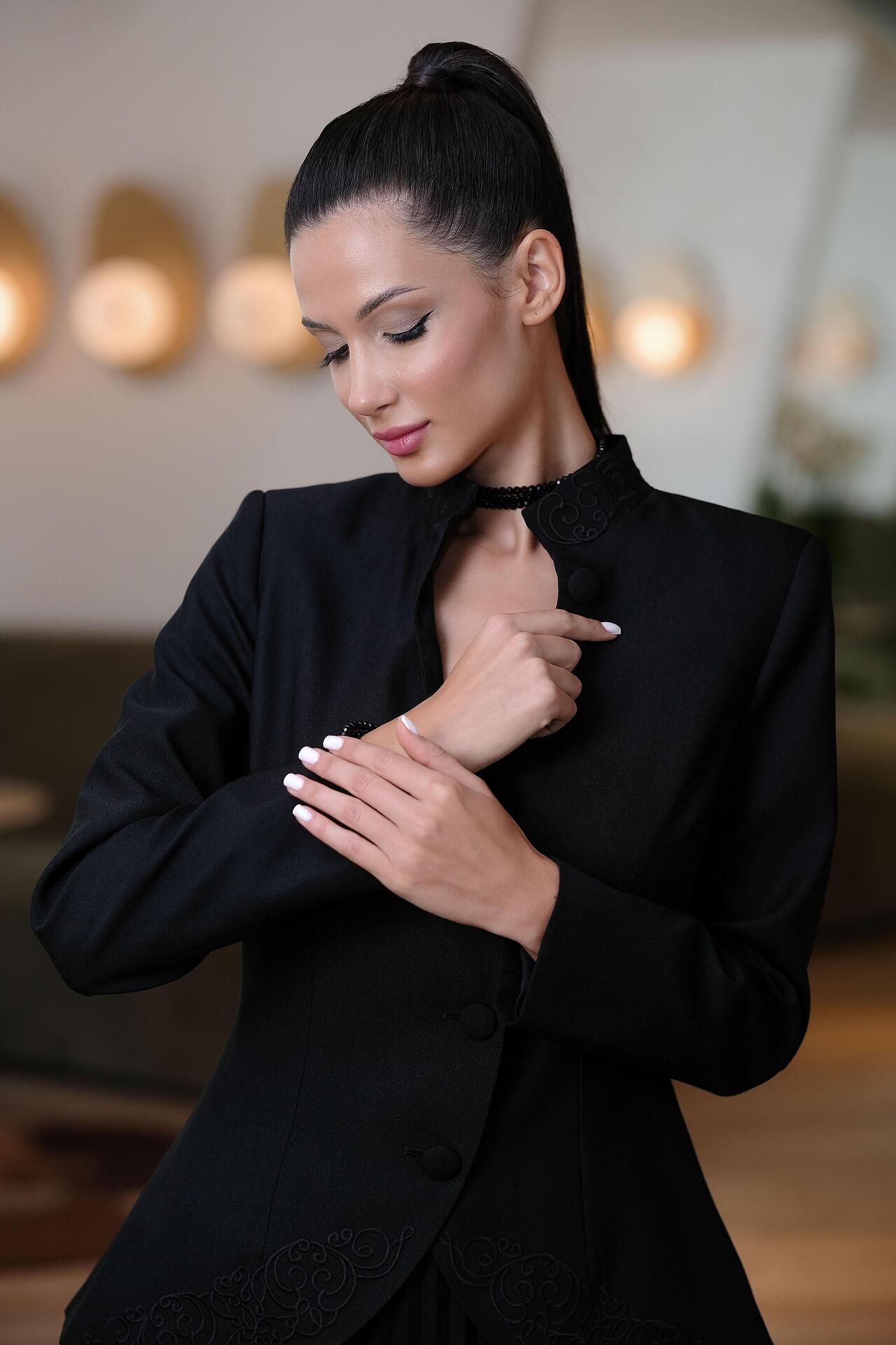 Two-piece suit in black: Regal Harmony