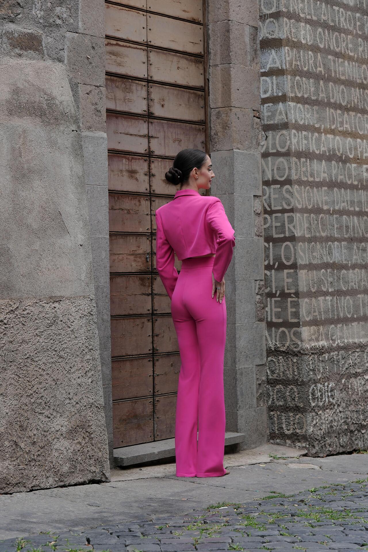 Two-piece suit in pink: Prime