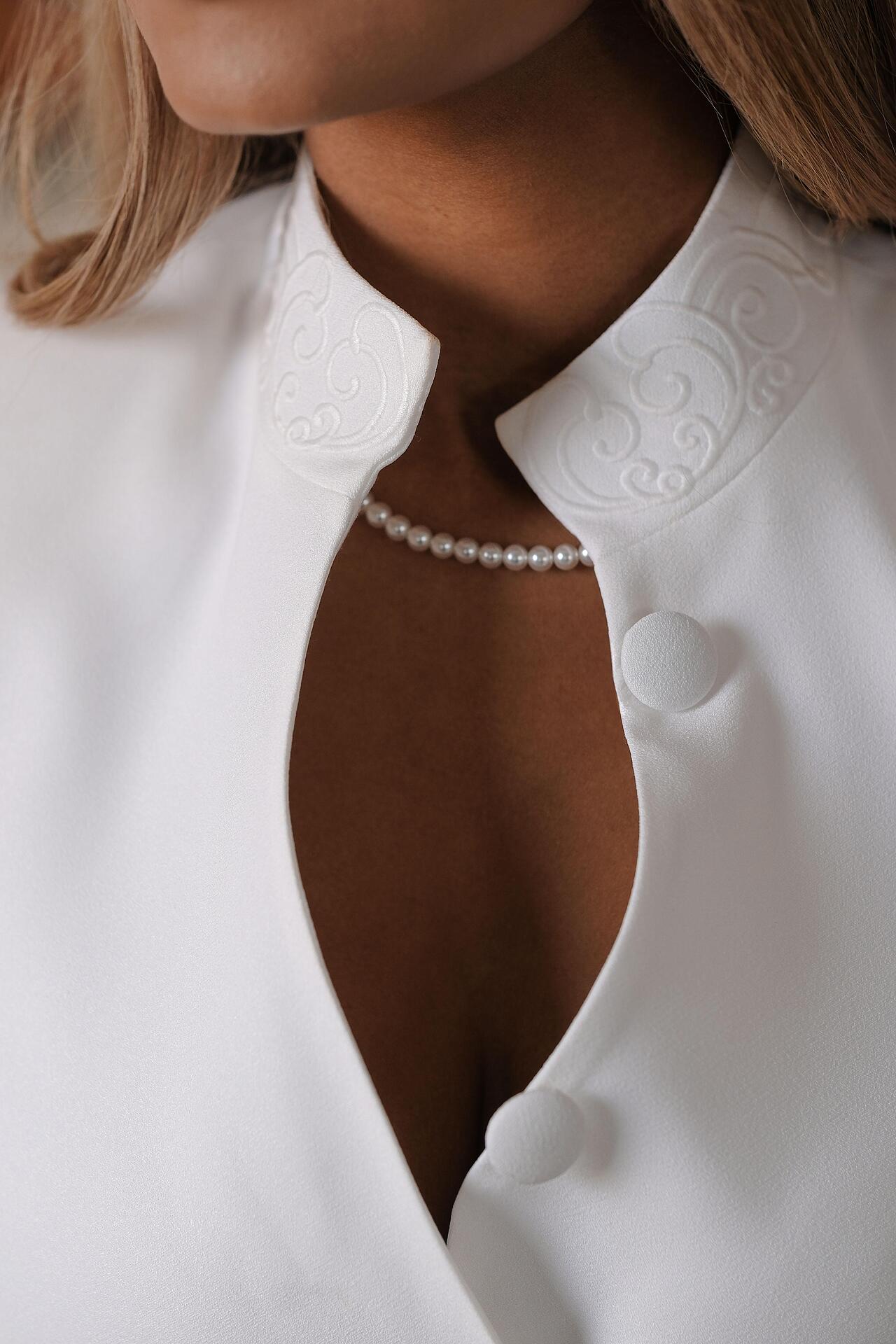 Two-piece suit in white: Regal Harmony