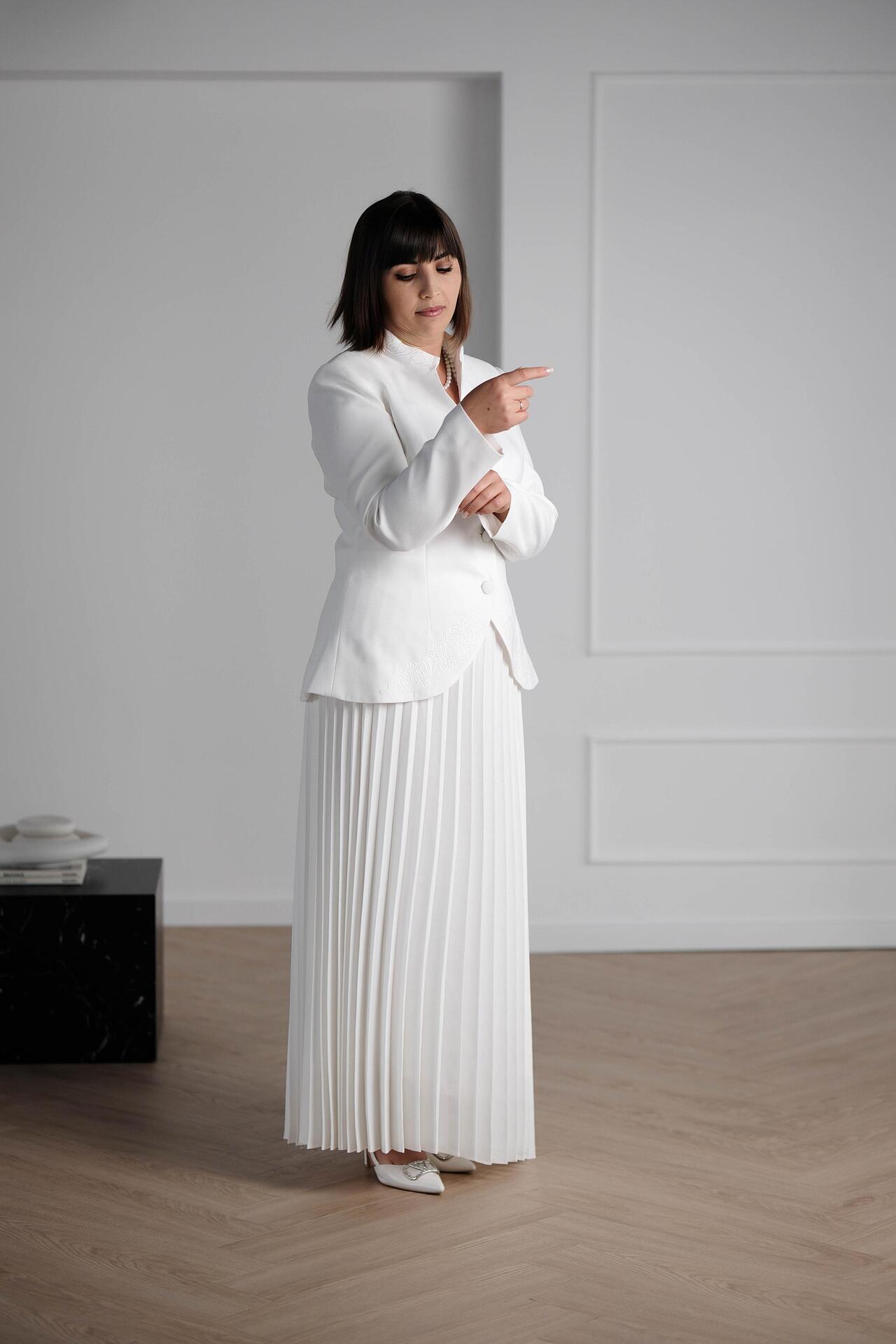 Two-piece suit in white: Regal Harmony