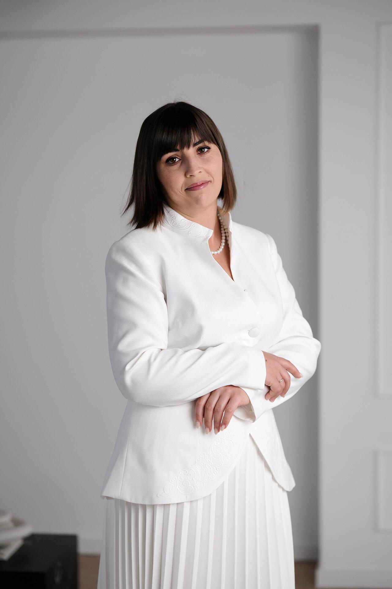 Two-piece suit in white: Regal Harmony