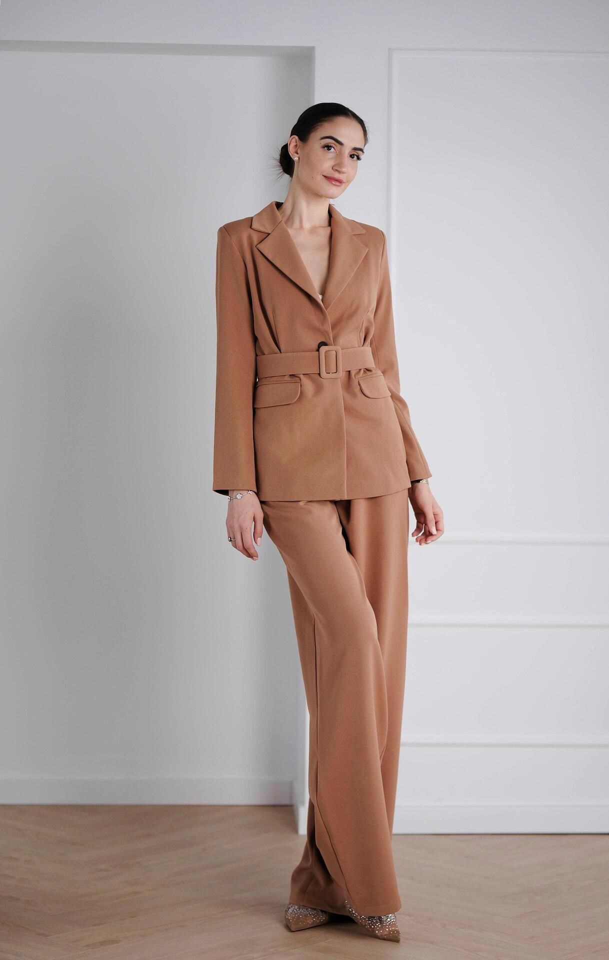 Jacket and pants suit: Latte