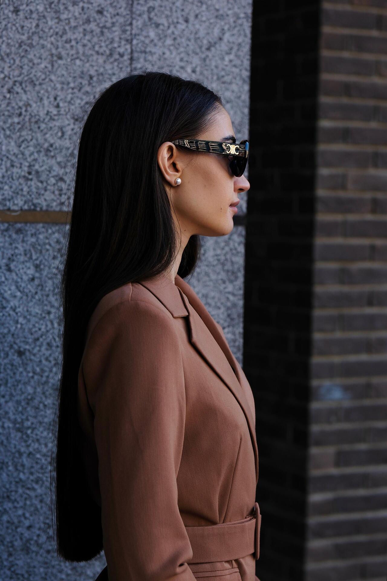 Jacket and pants suit: Latte