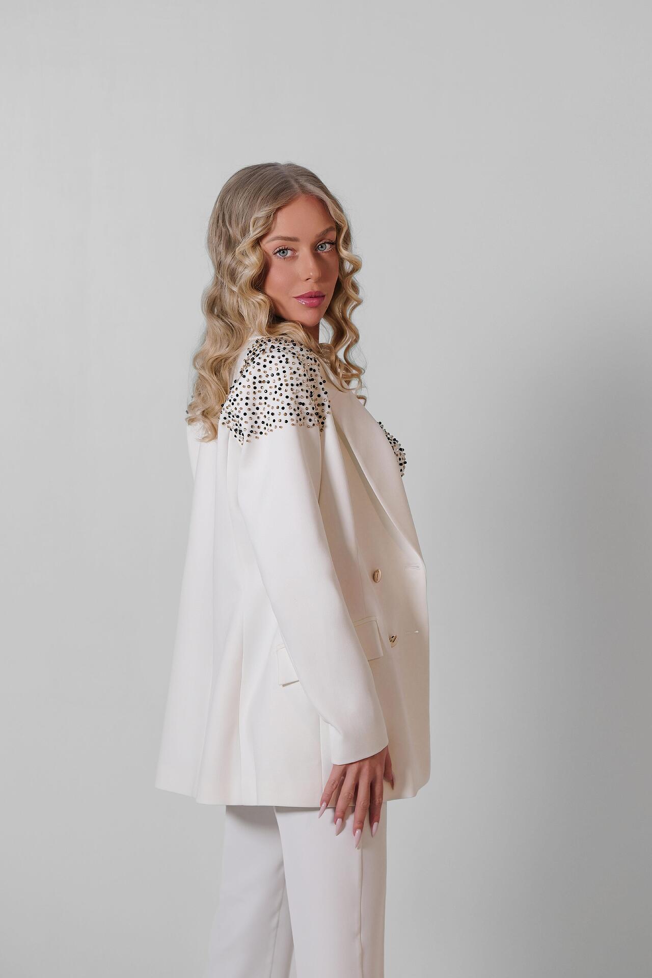 Three-piece suit with stones and crystals in white: Renew 