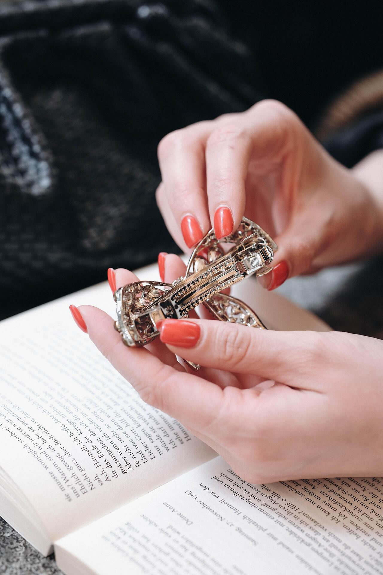Metal hair clip: Ribbon 