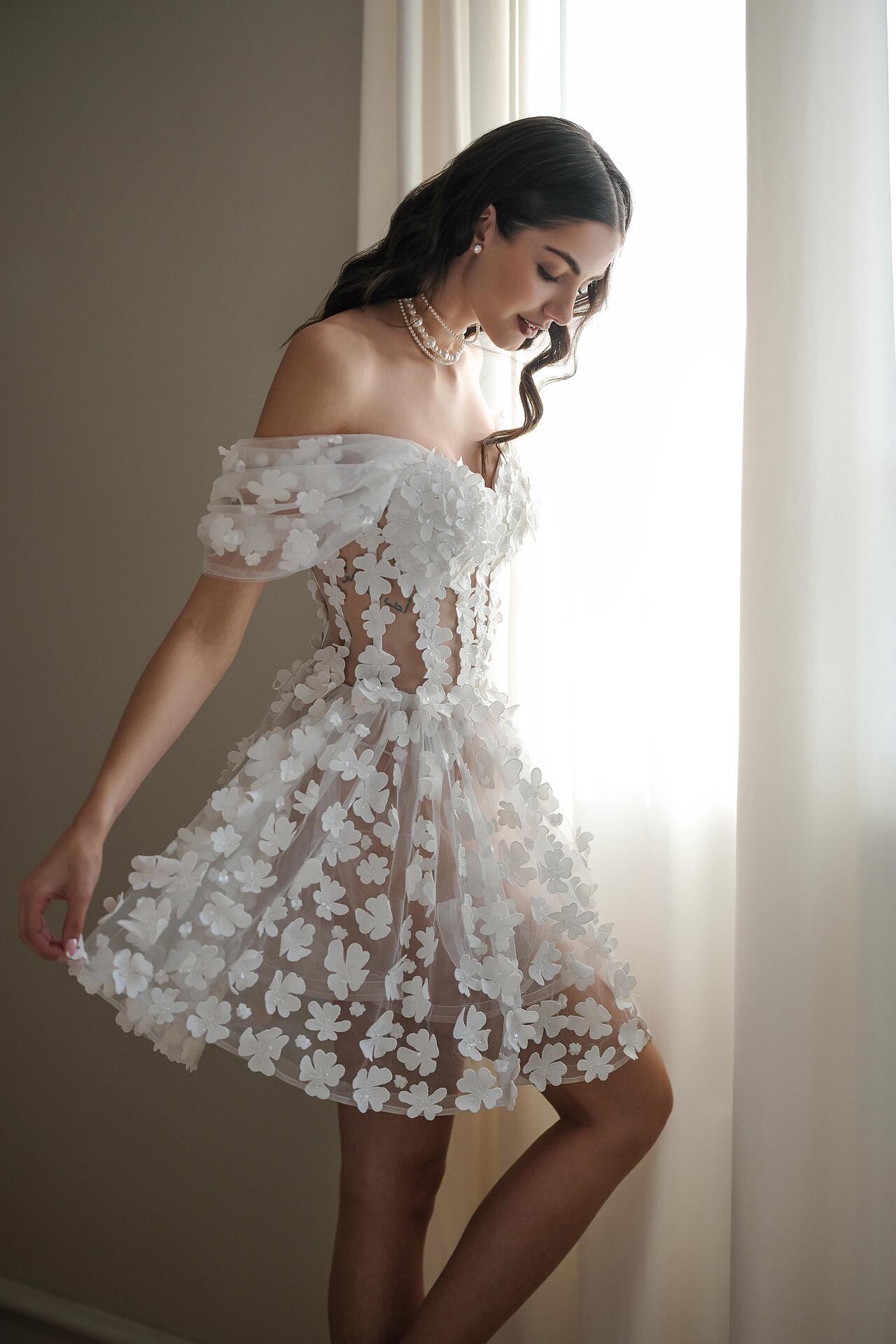 Mini corset dress with sleeves and 3D floral motifs: Floral Fantasy