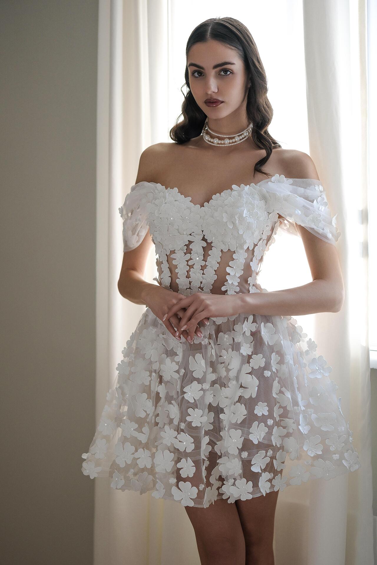 Mini corset dress with sleeves and 3D floral motifs: Floral Fantasy