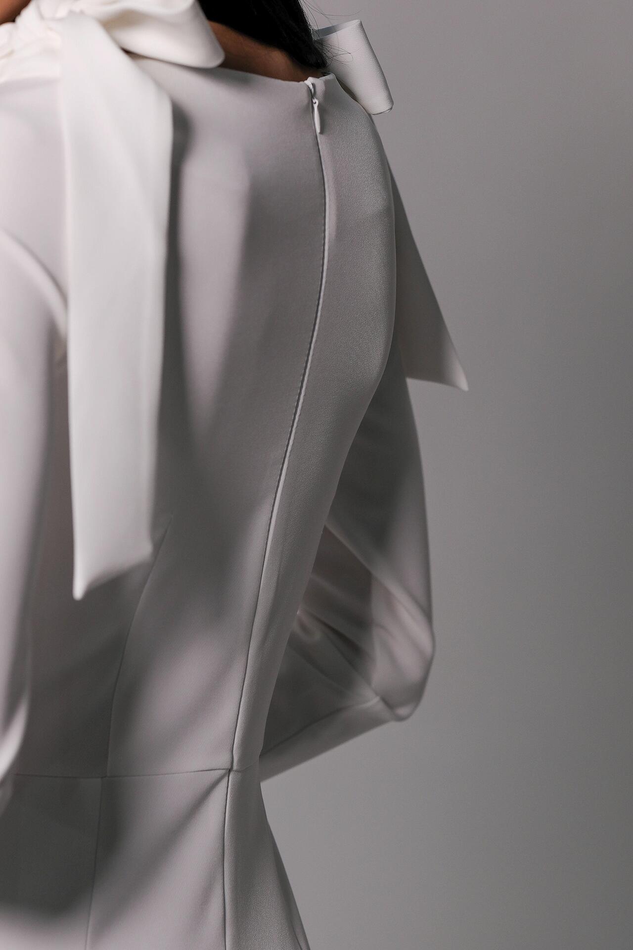 Minimalist white dress: Makadamia