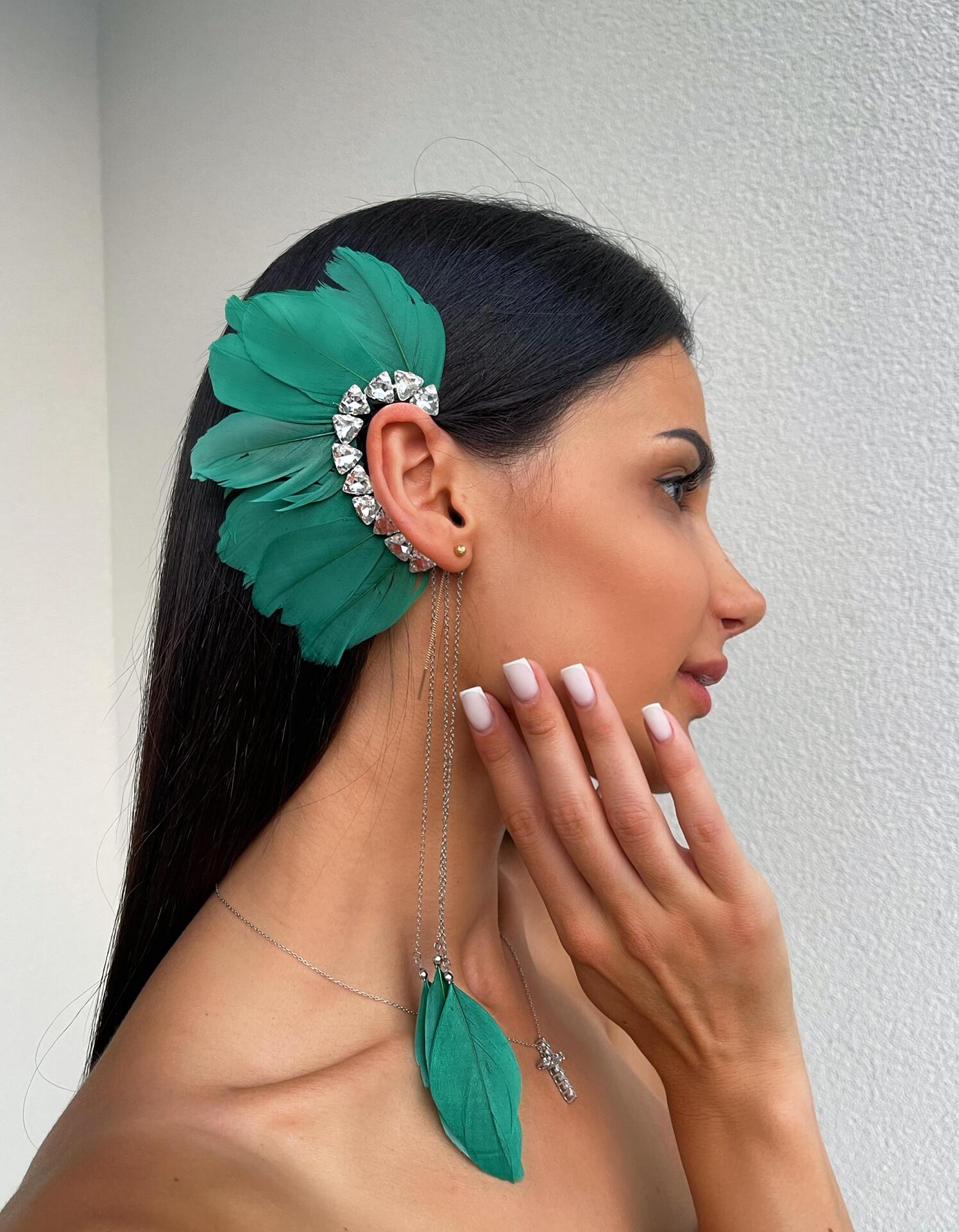 Green earring/earring