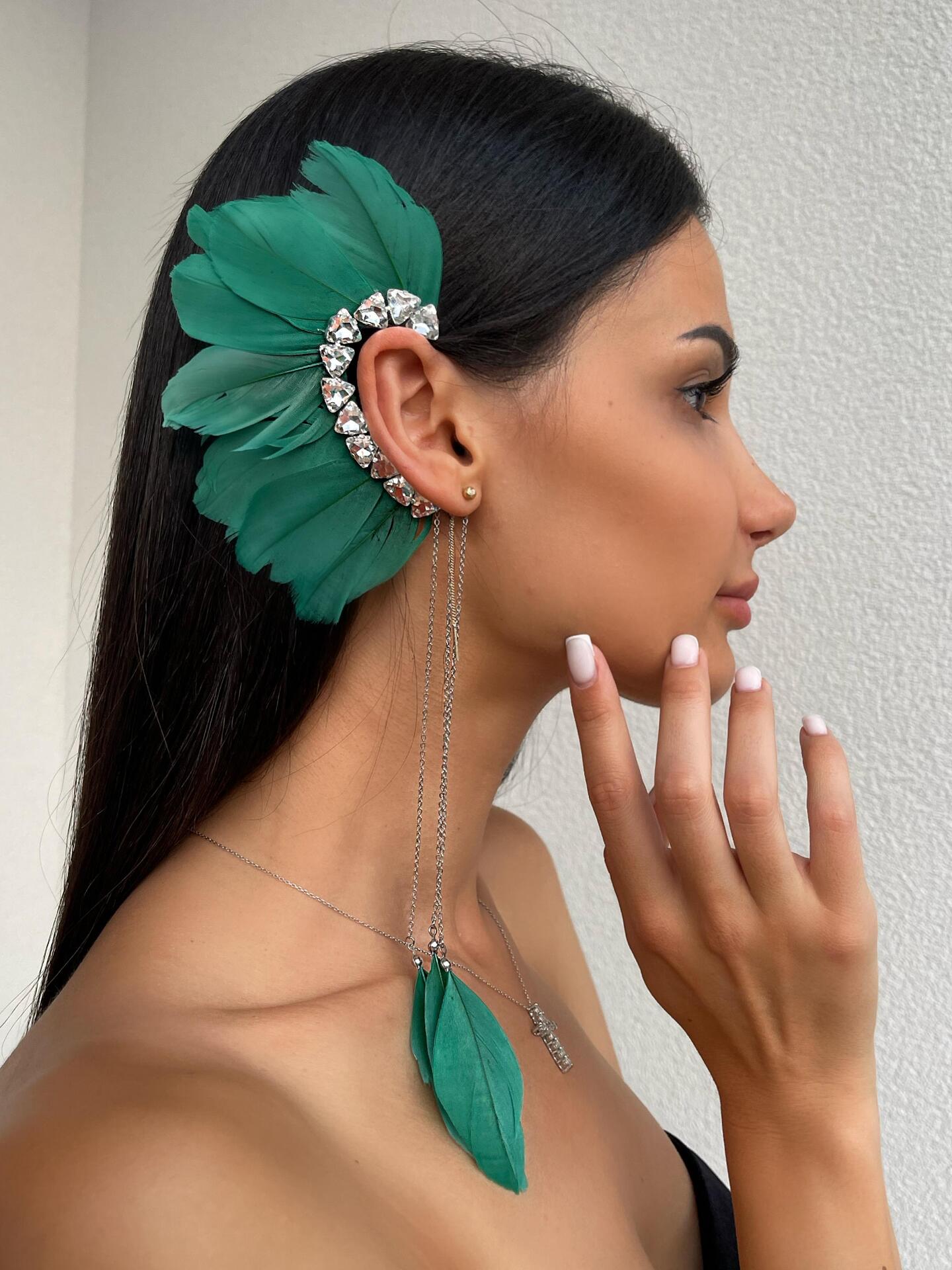 Green earring/earring