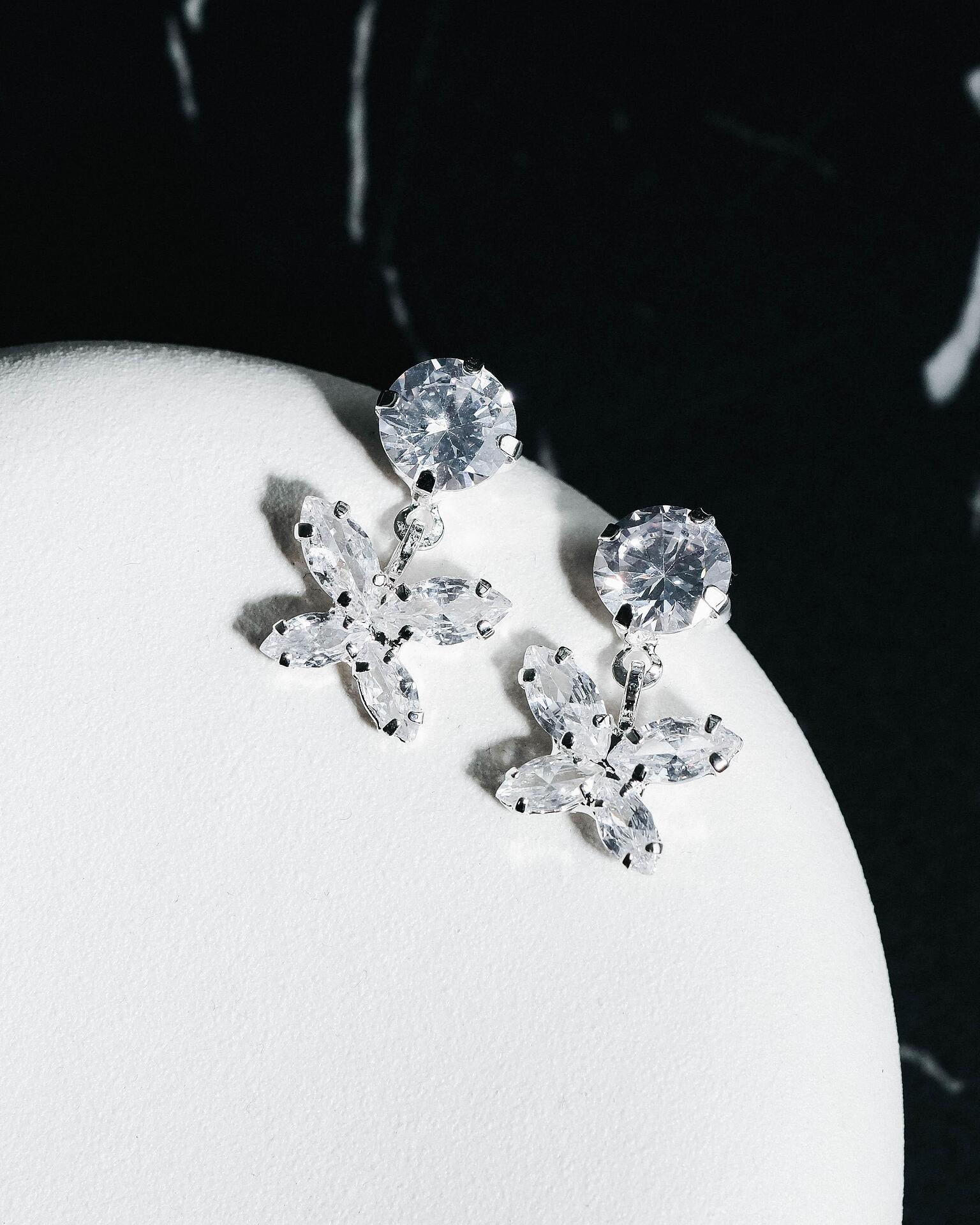 Earrings: Yuli 