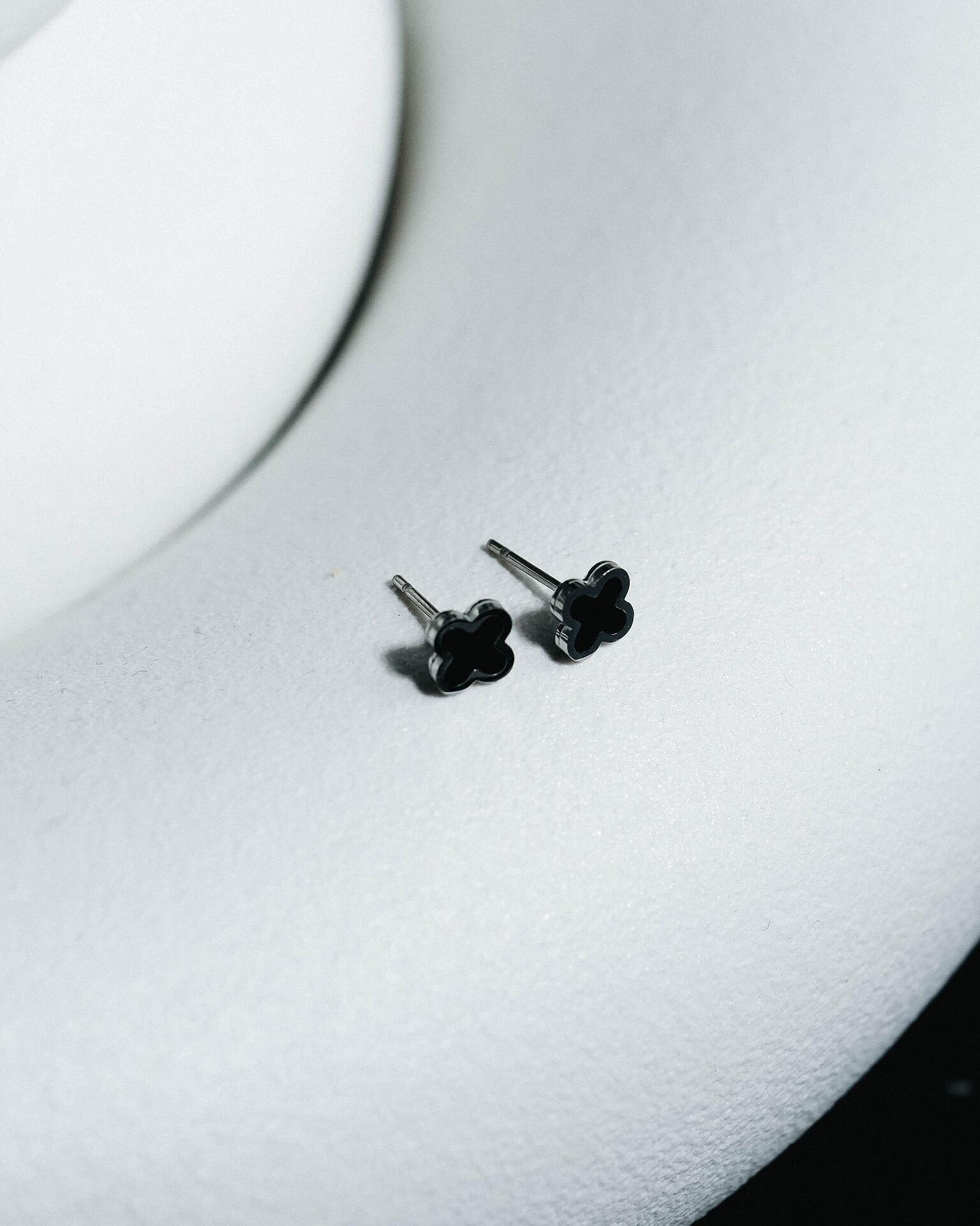 Clover-shaped earrings
