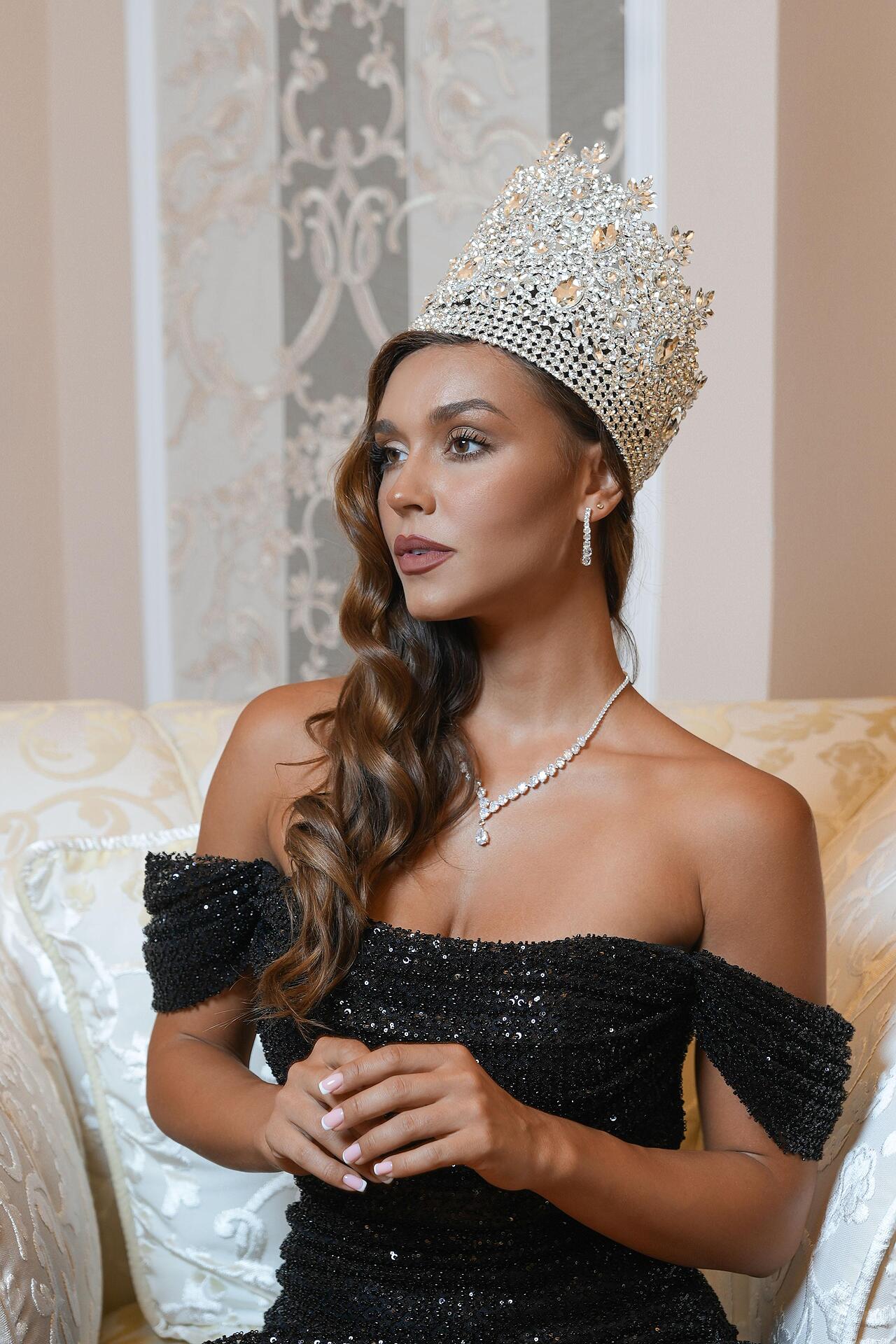 Volume Crown: Miss Dayana
